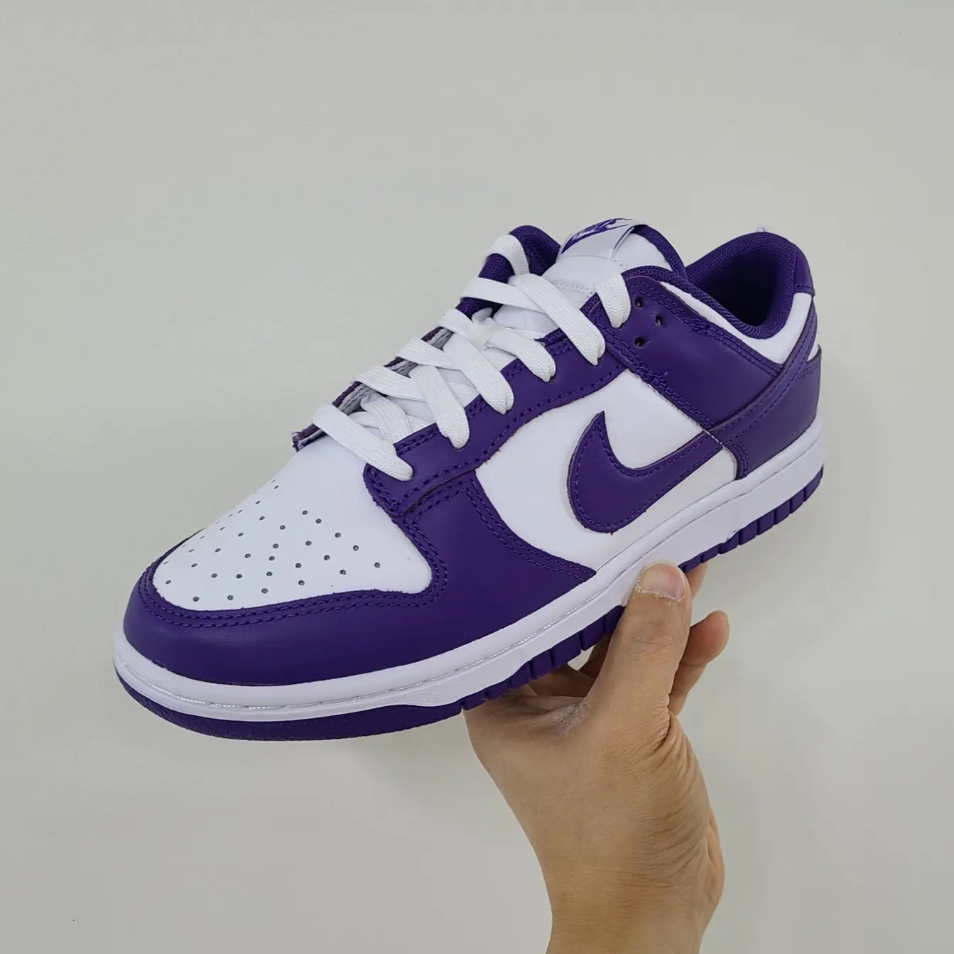 Nike Dunk Low Retro Championship Court Purple 착용 스타일 - 1