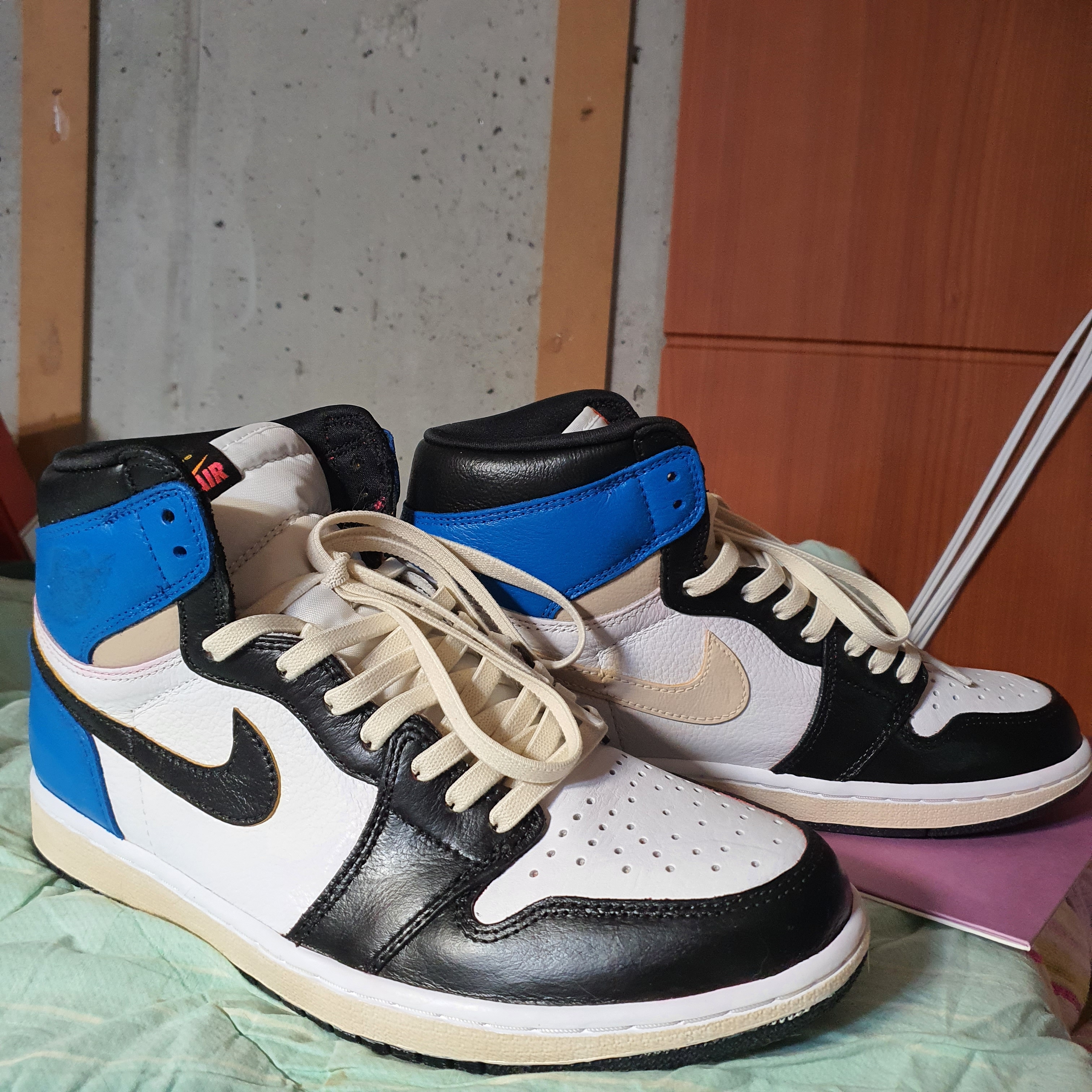 Jordan 1 Retro High OG Light Fusion Red 착용 스타일 - 1