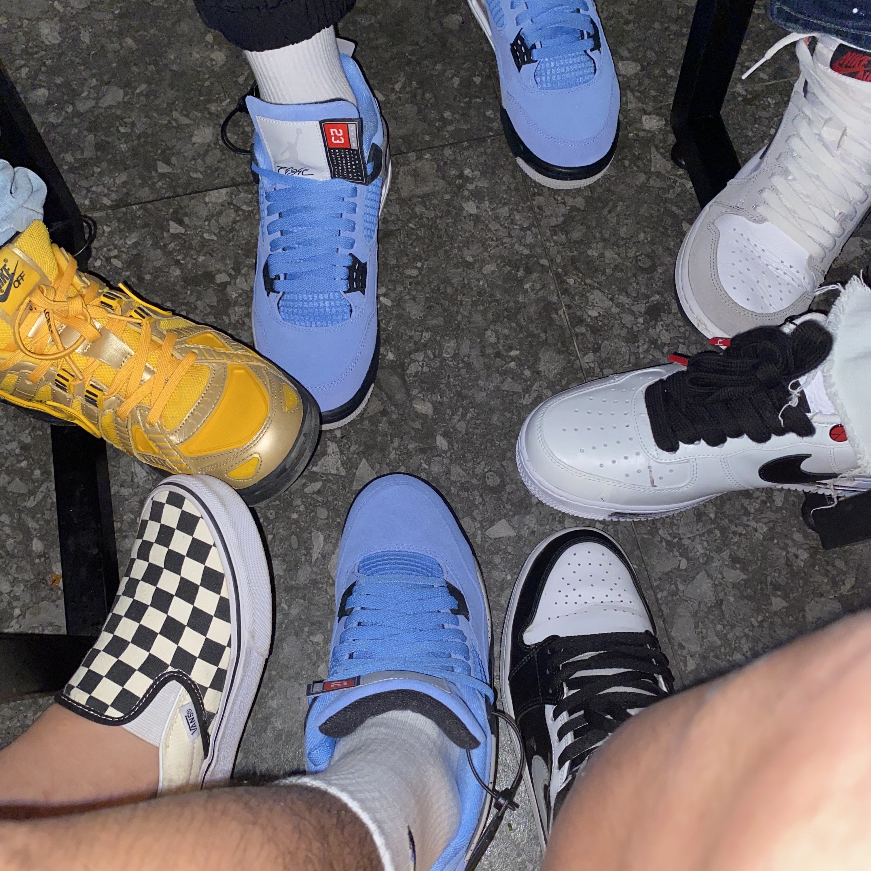 Jordan 4 Retro University Blue, Jordan 1 Mid White Shadow 착용 스타일