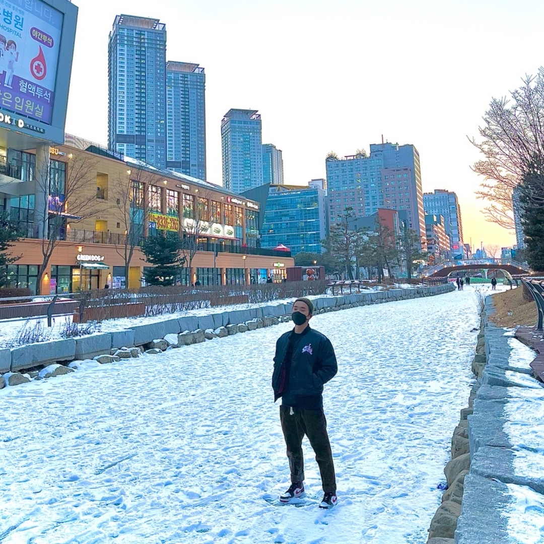 Jordan 1 Mid Gym Red Black White 착용 스타일