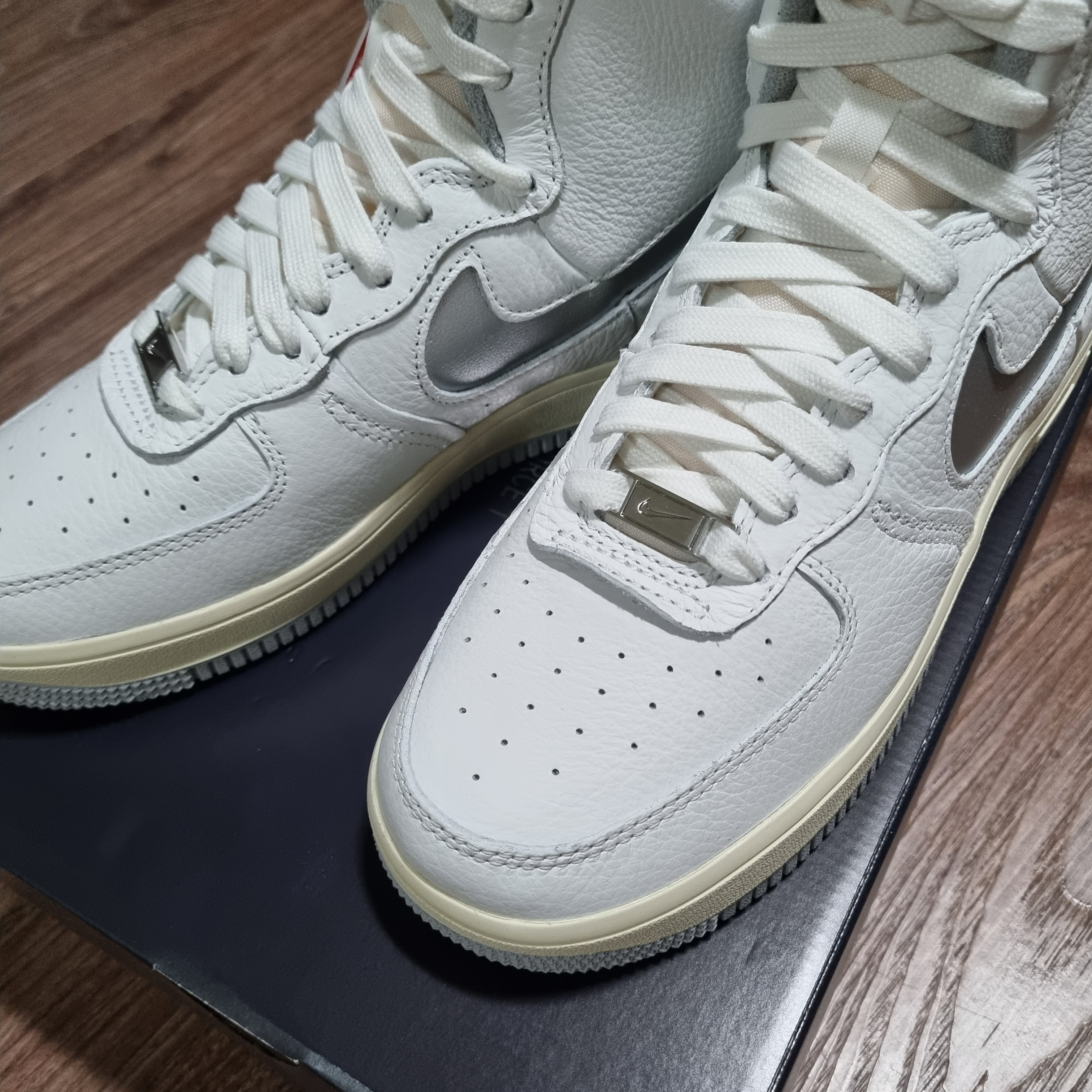 (W) Nike Air Force 1 High Sculpt Silver 착용 스타일 - 3