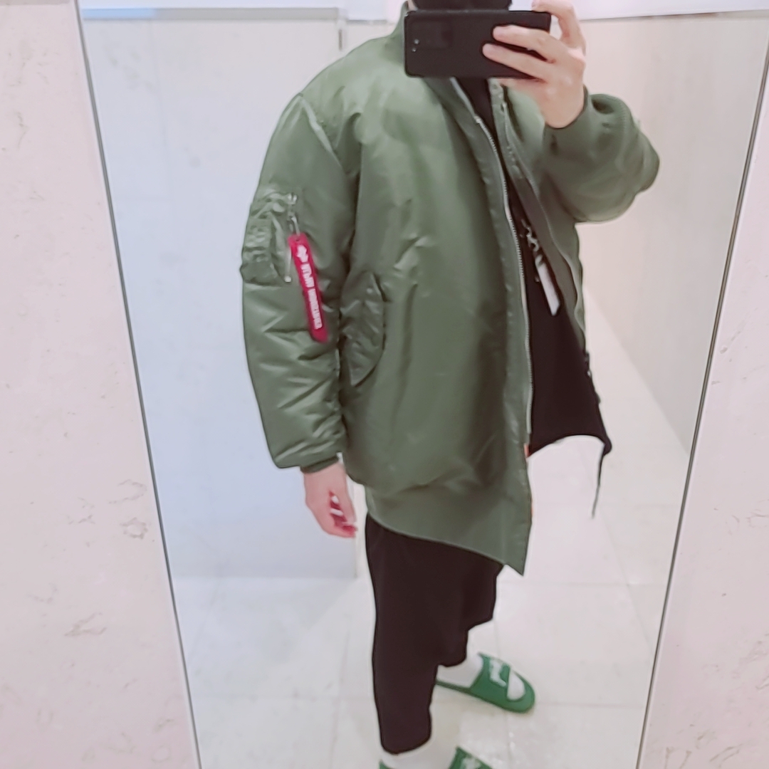 CDG x Alpha Industries Bias MA-1 Jacket Olive, Nike x Stussy Benassi Slide Pine Green 착용 스타일 - 4