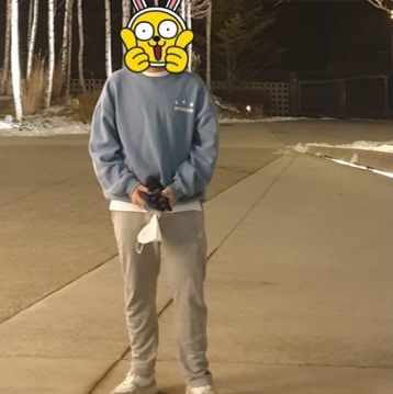 IAB Studio Crewneck Sky Blue 착용 스타일