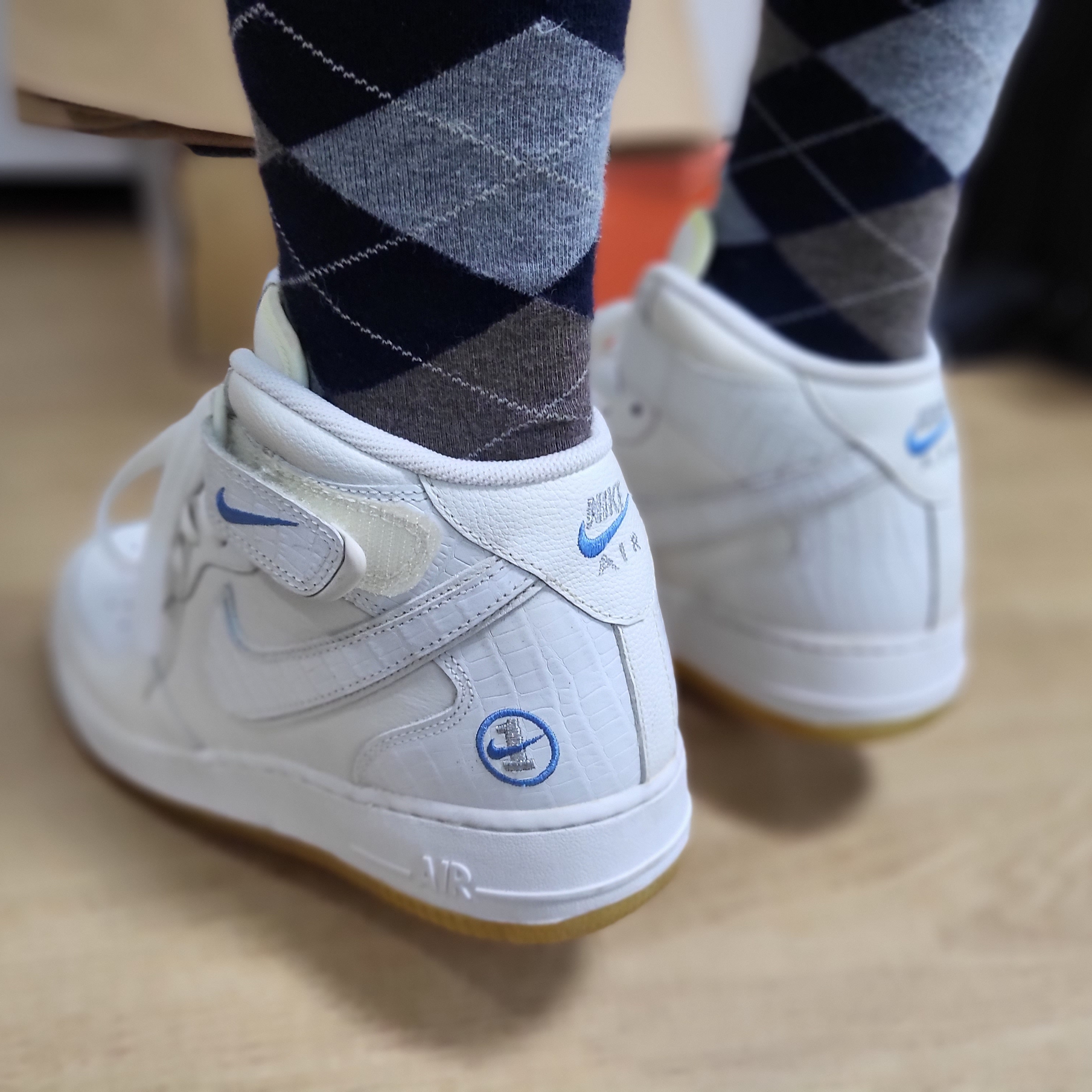 Nike Air Force 1 Mid '07 White, Nike Air Force 1 Mid QS NYC White Midnight Navy 착용 스타일 - 2