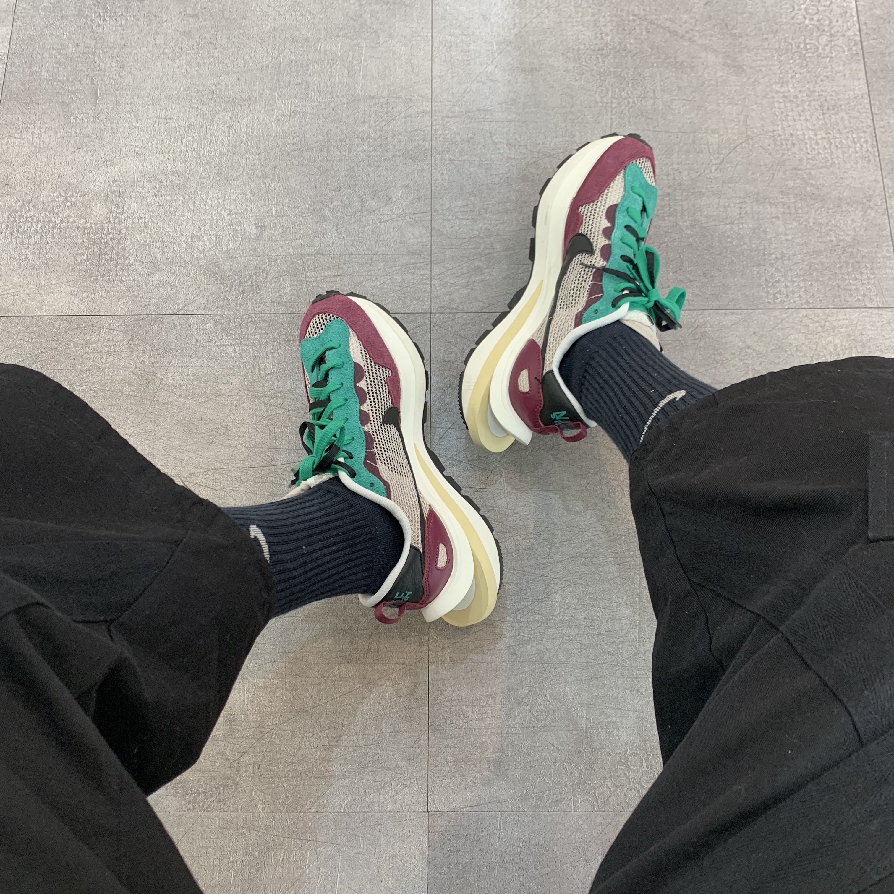Nike x Sacai VaporWaffle String & Black Villain Red 착용 스타일 - 1
