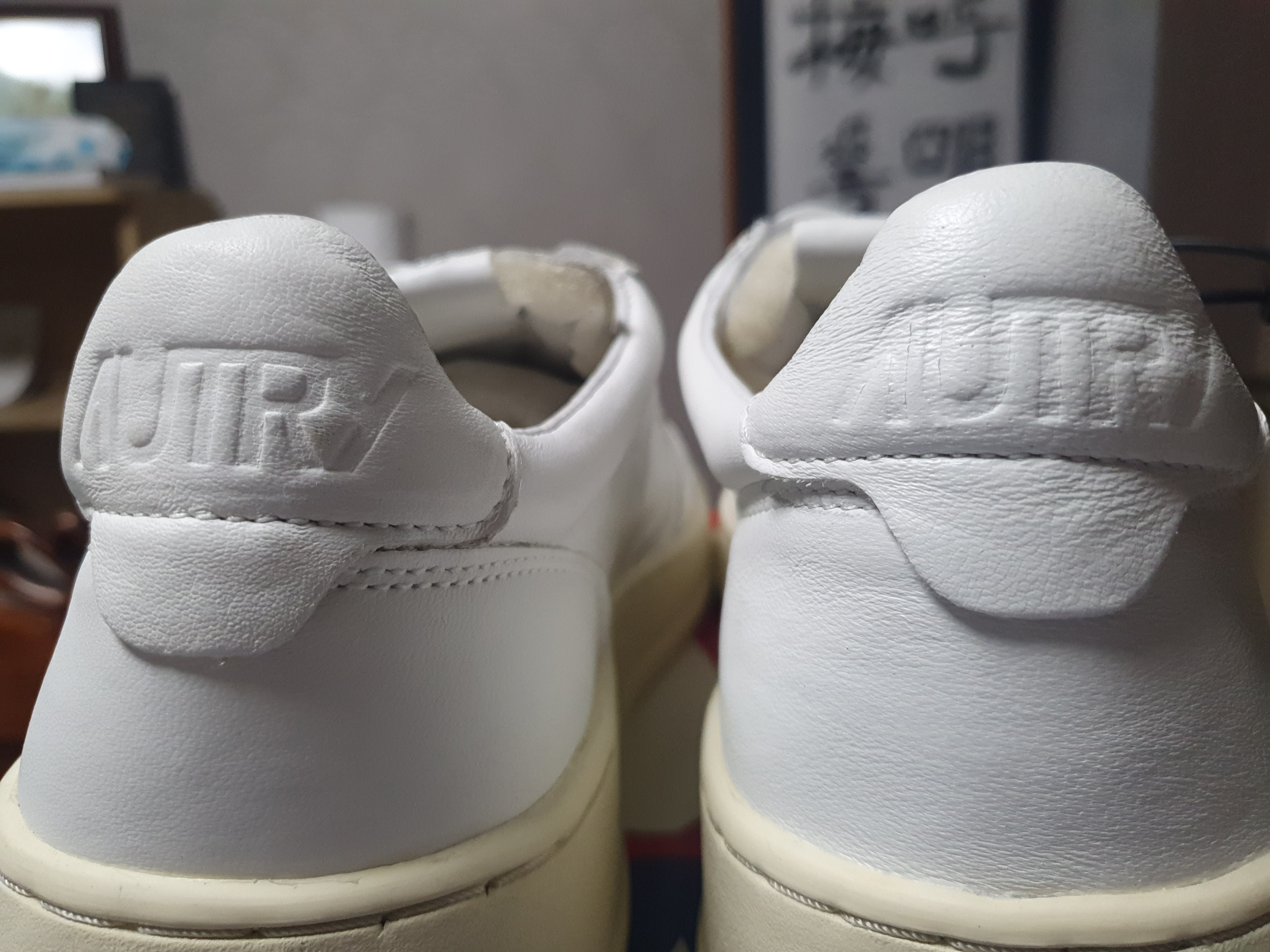 Autry Medalist Low Goatskin Sneakers White 착용 스타일 - 4
