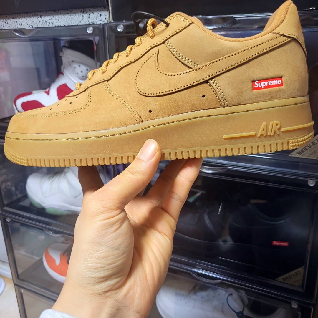Nike x Supreme Air Force 1 Low Flax, Nike x Supreme Air Force 1 Low White 착용 스타일