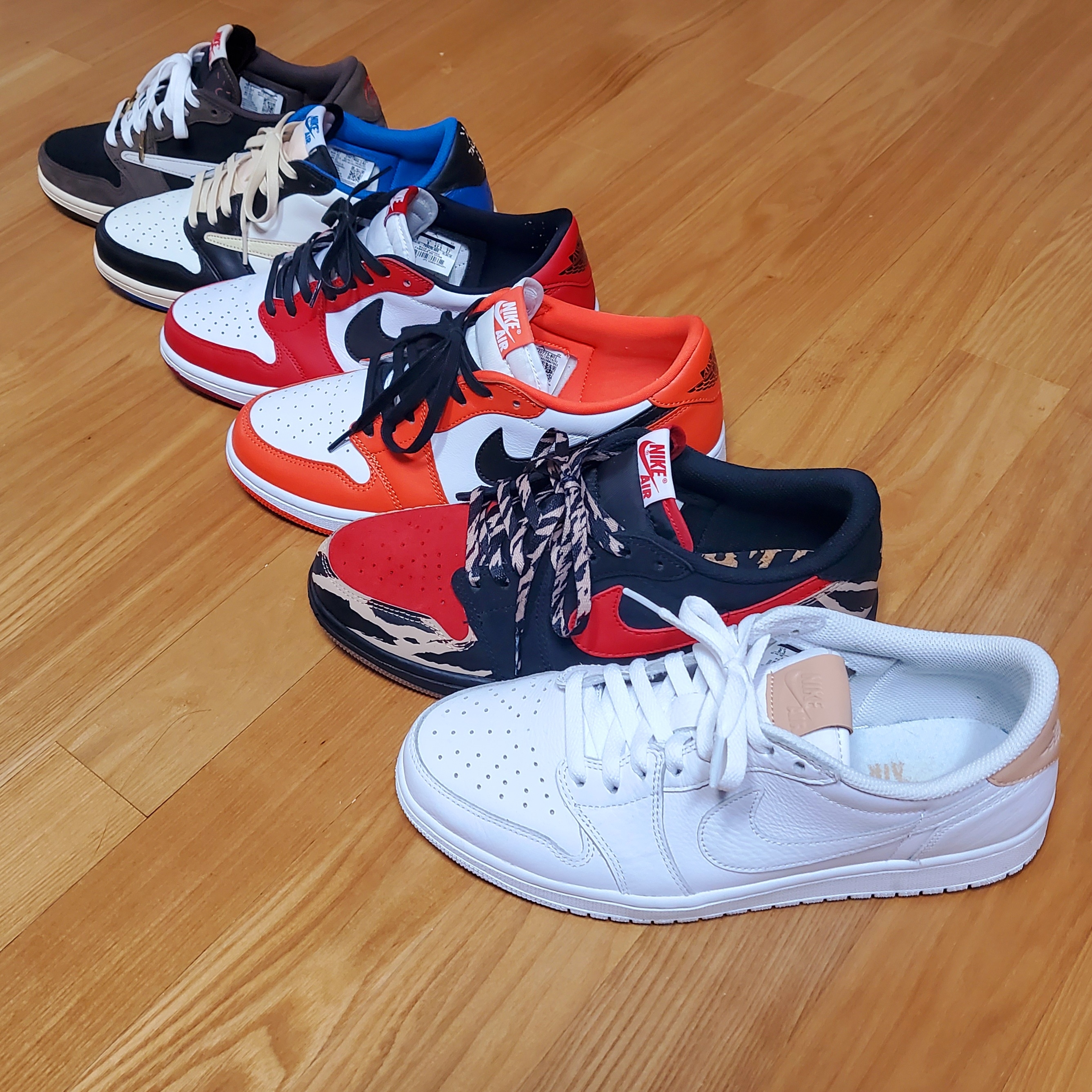 Jordan 1 x Travis Scott x Fragment Retro Low OG SP Military Blue, Jordan 1 x Travis Scott Retro Low OG SP Mocha 착용 스타일 - 1