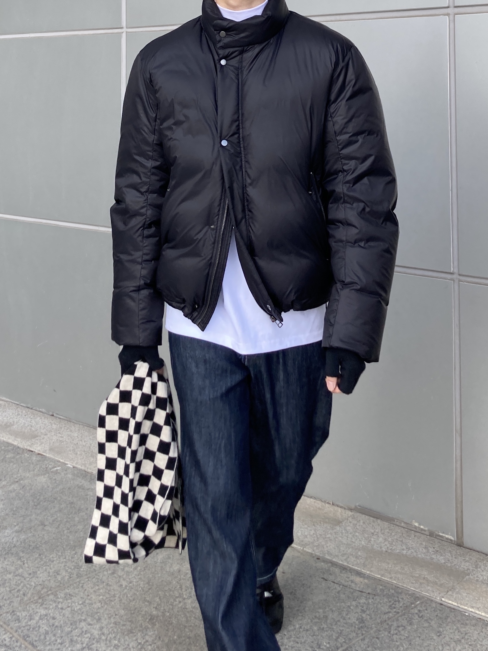 Nike Air Force 1 '07 Low Triple Black 착용 스타일 - 3
