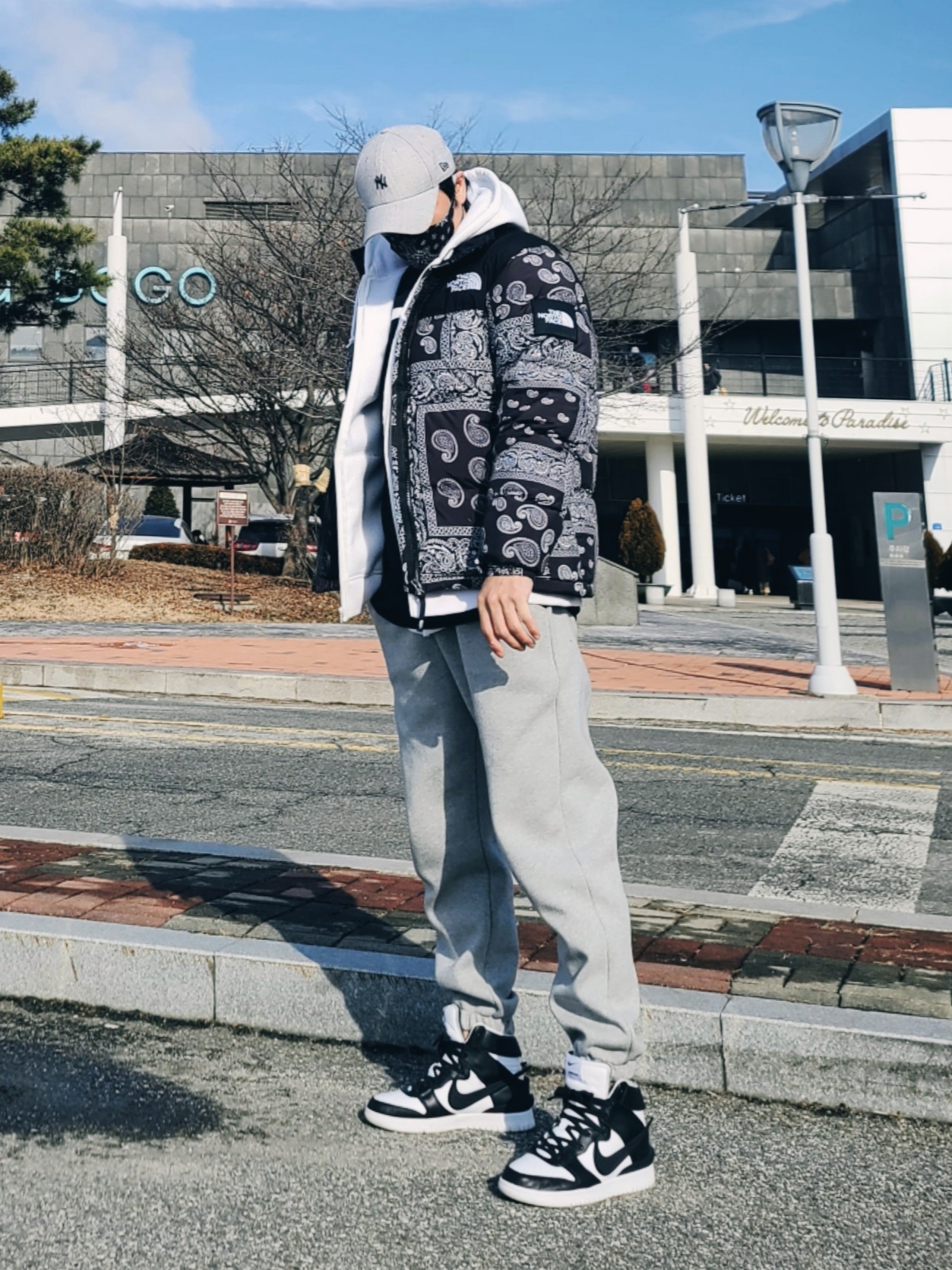 The North Face Nuptse Down Jacket Black, Nike x Ambush Dunk High Black 착용 스타일