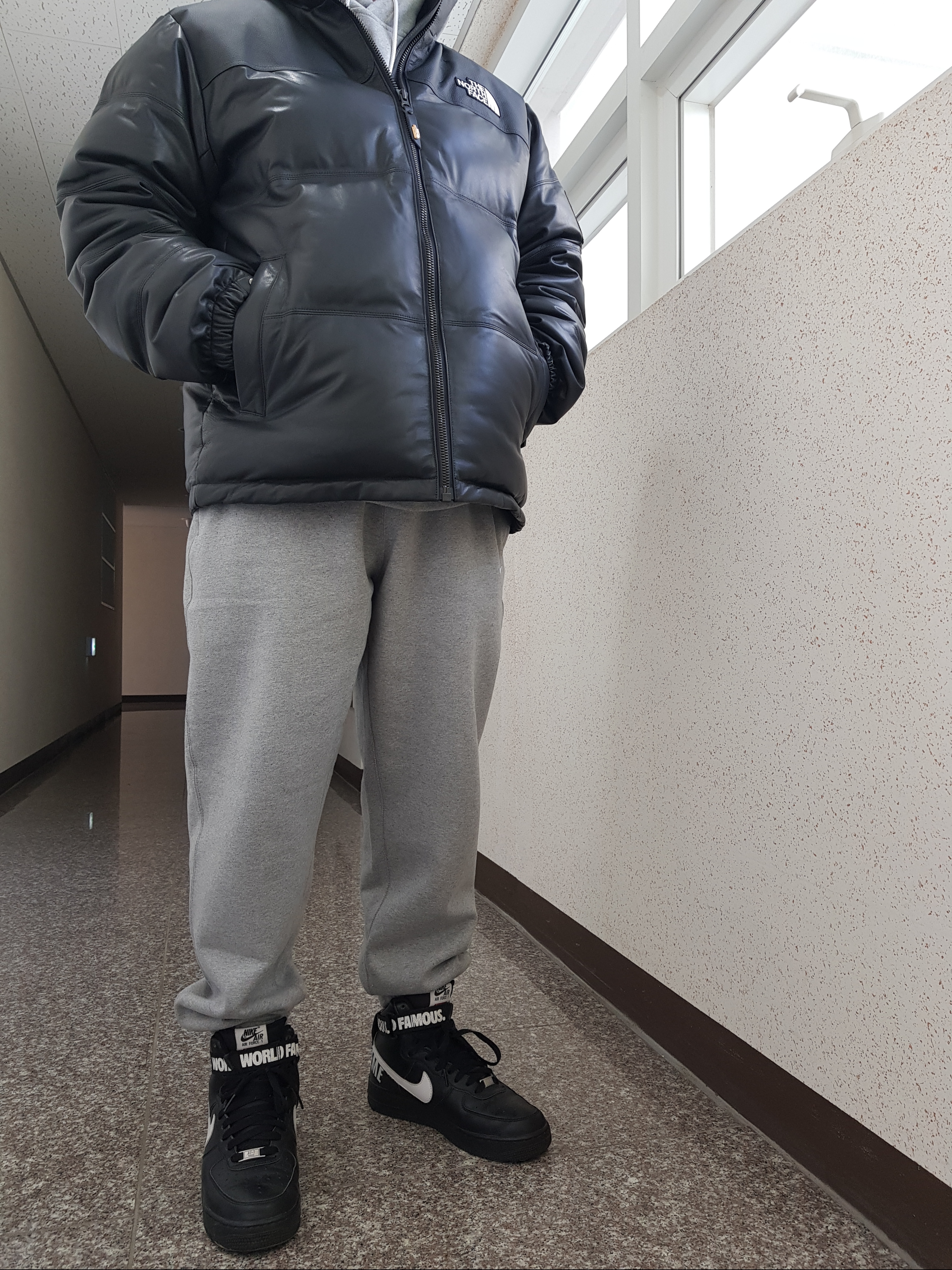 Nike x Supreme Air Force 1 High World Famous Black, Nike NRG Solo Swoosh Fleece Pants Dark Grey Heather - Asia 착용 스타일 - 1