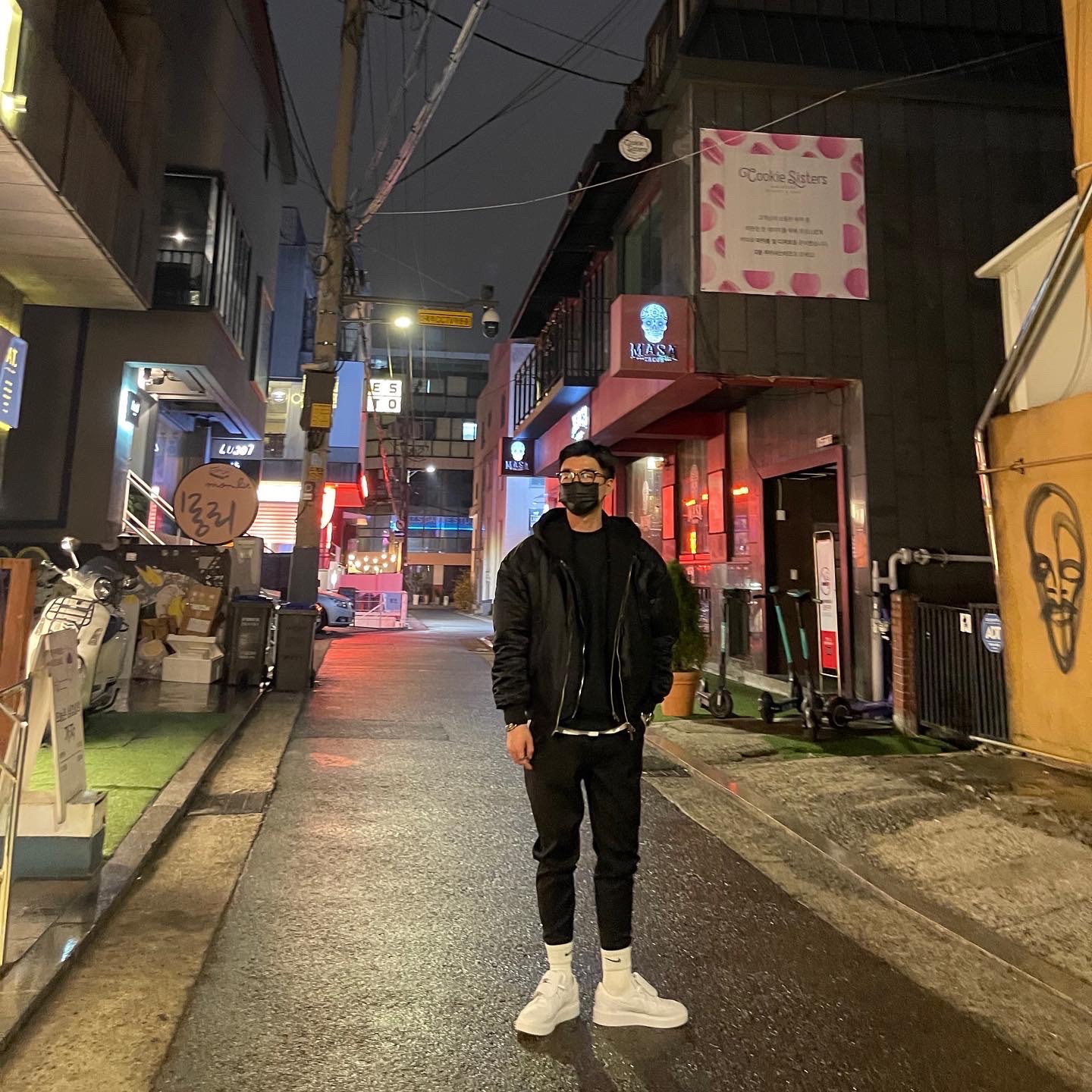 Nike x Peaceminusone Kwondo1 White, Nike x Stussy NRG ZR Fleece Crewneck Black - Asia 착용 스타일