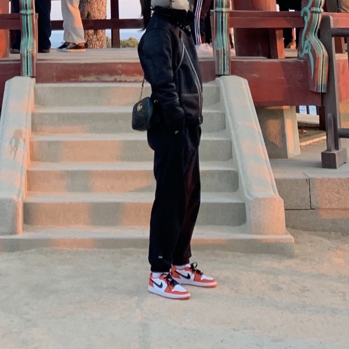 Gucci GG Marmont Zip Top Matelasse Mini Bag Black, Jordan 1 Low OG Starfish 착용 스타일