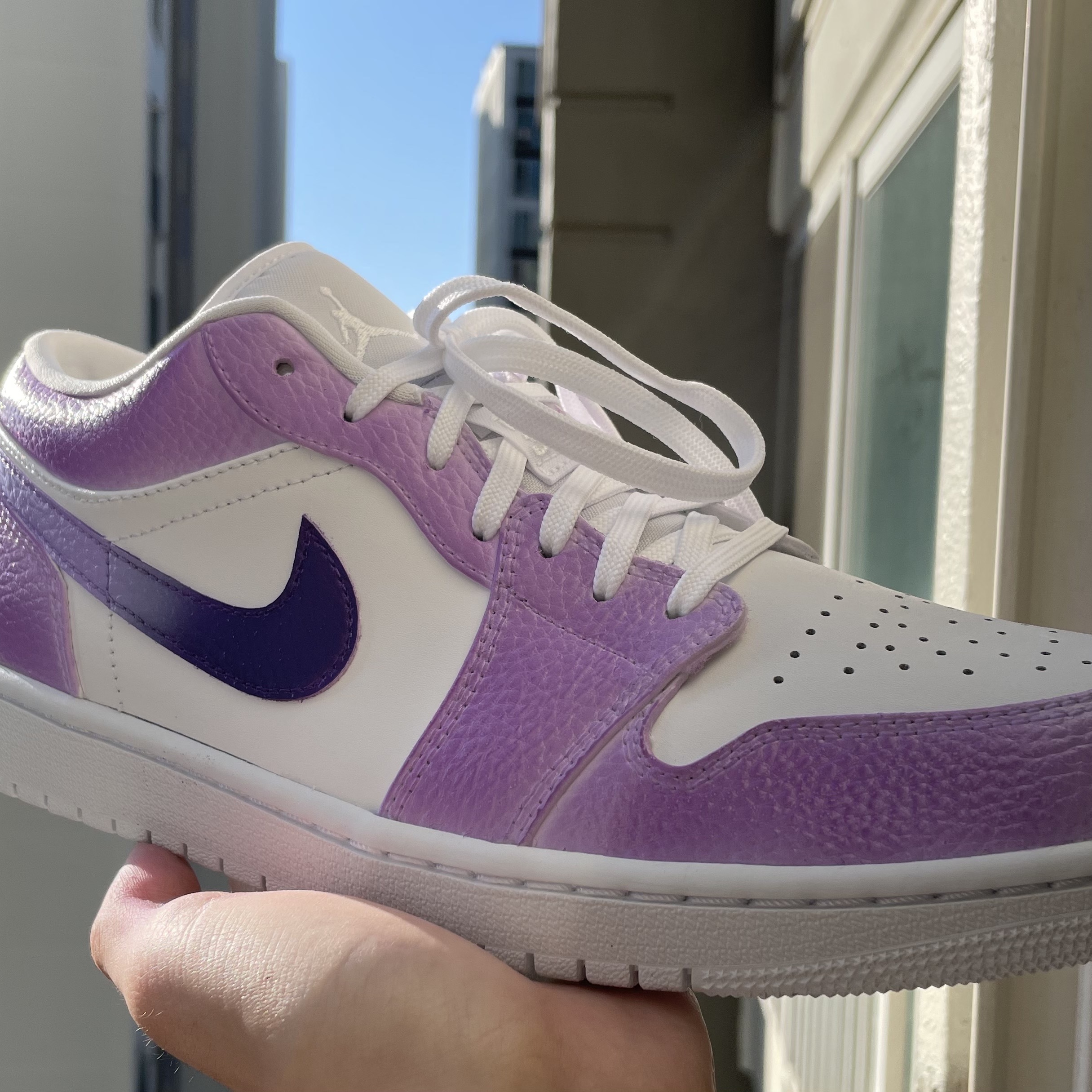 Jordan 1 Low Triple White Tumbled Leather 2020 착용 스타일 - 2
