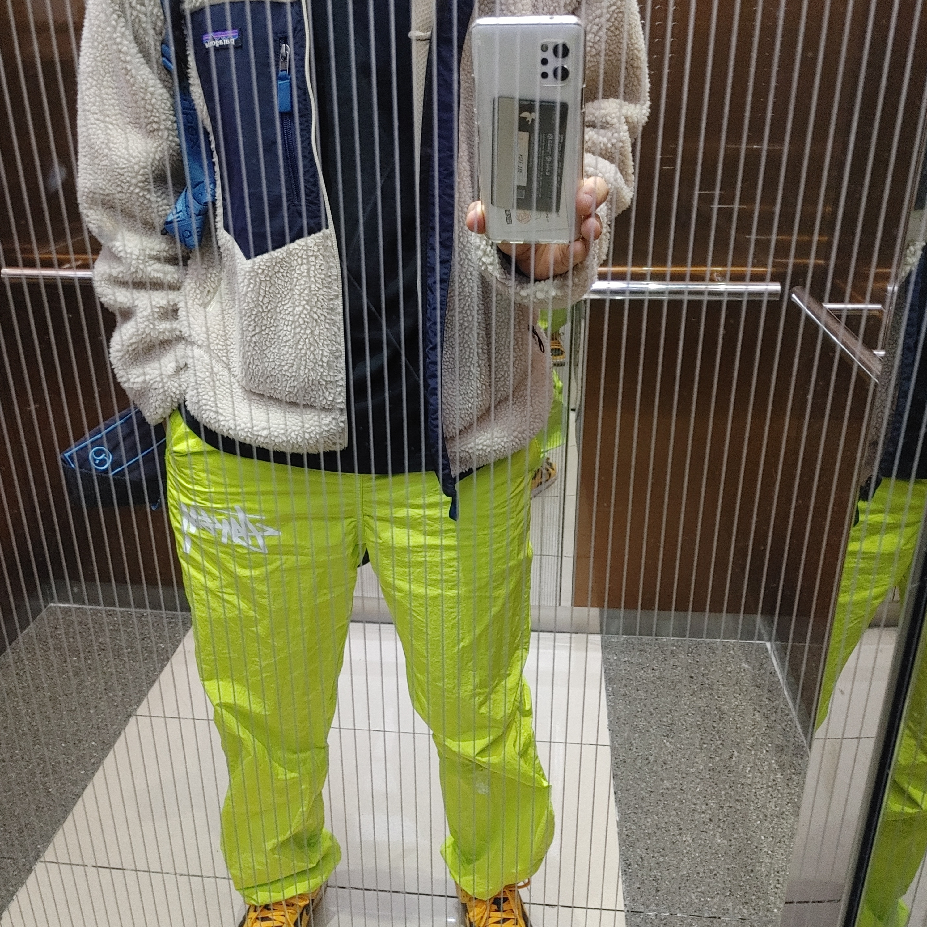 Nike x Stussy Beach Pants Bright Cactus 착용 스타일