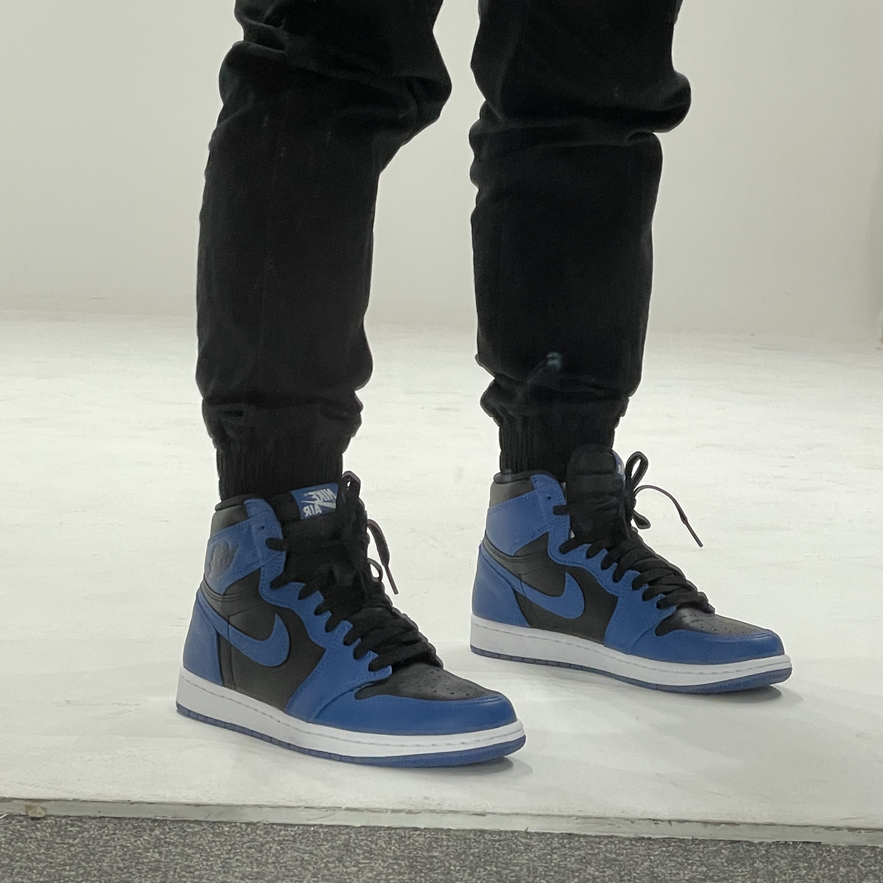 Jordan 1 Retro High OG Dark Marina Blue 착용 스타일 - 1
