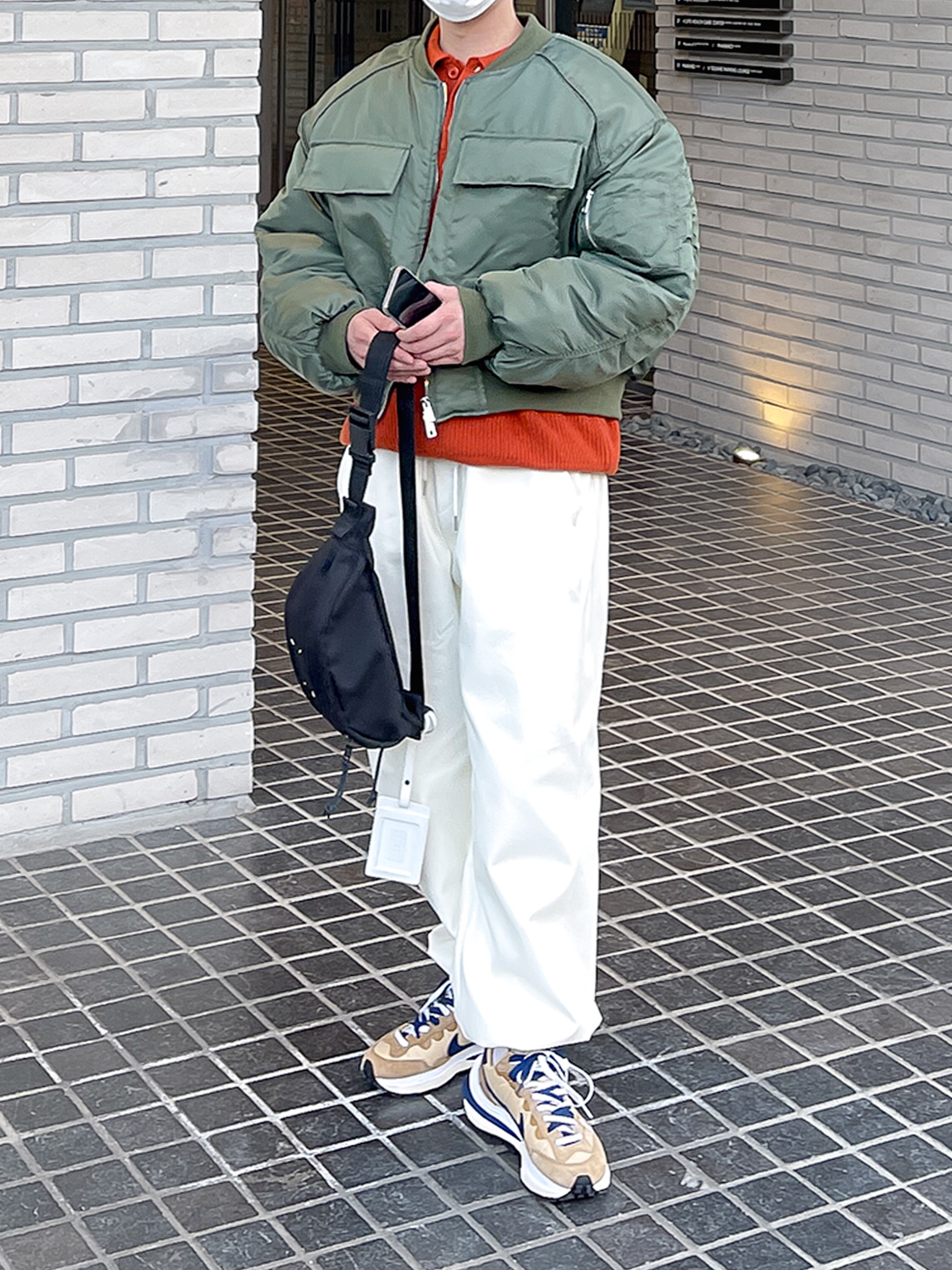 Nike x Sacai VaporWaffle Sesame and Blue Void 착용 스타일 - 2