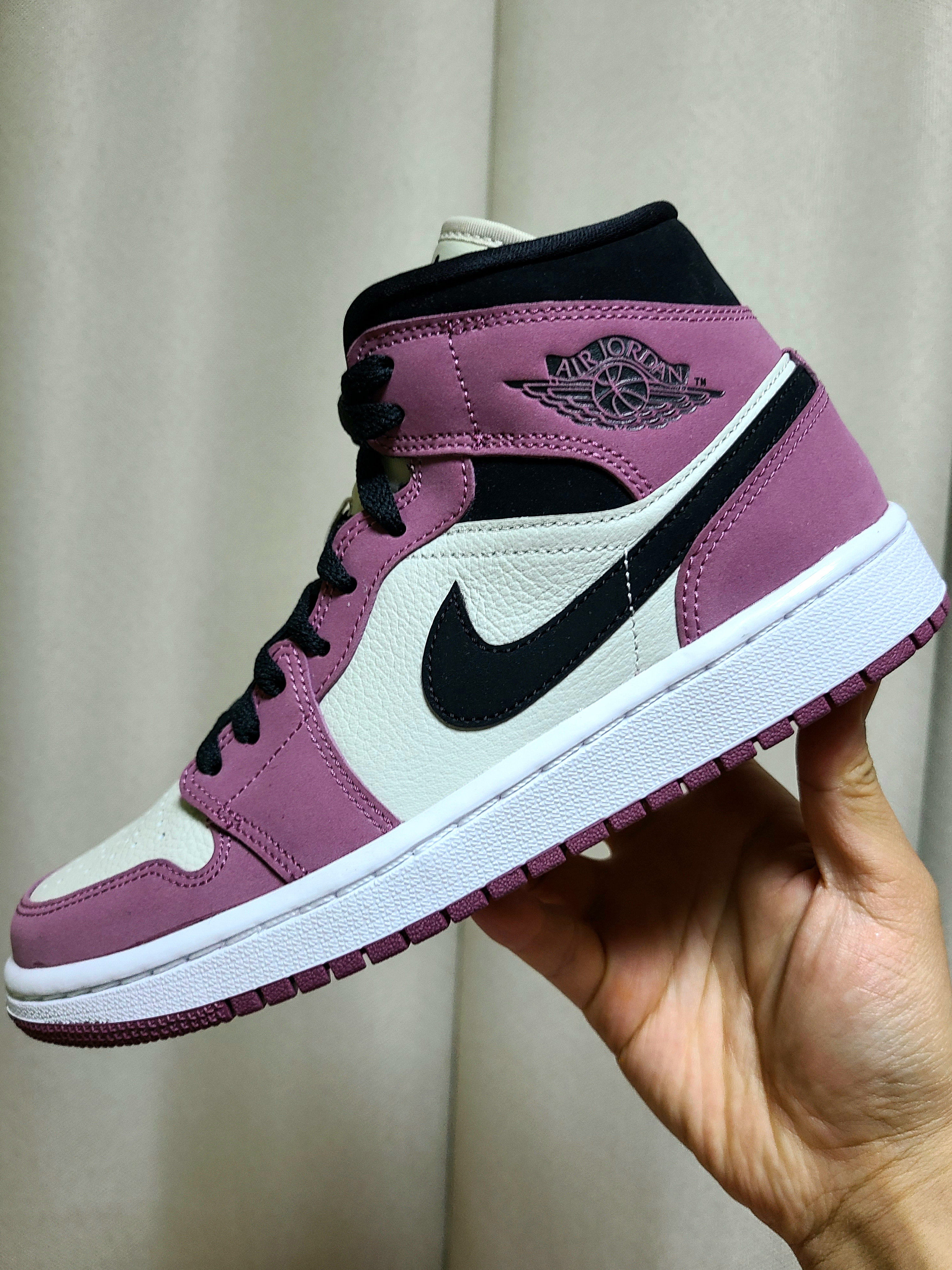(W) Jordan 1 Mid SE Light Mulberry 착용 스타일 - 1