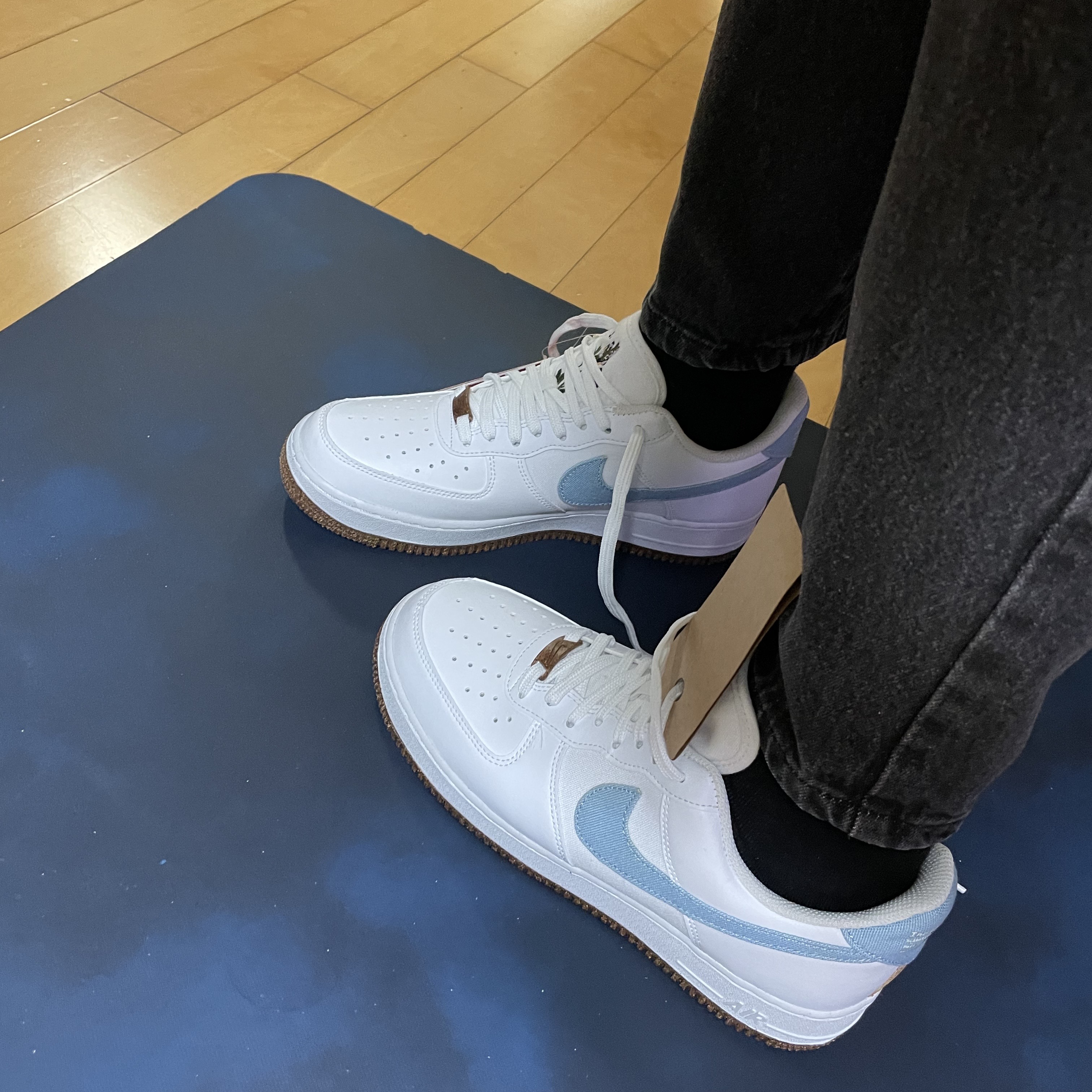 Nike Air Force 1 '07 LV8 Indigo 착용 스타일 - 1