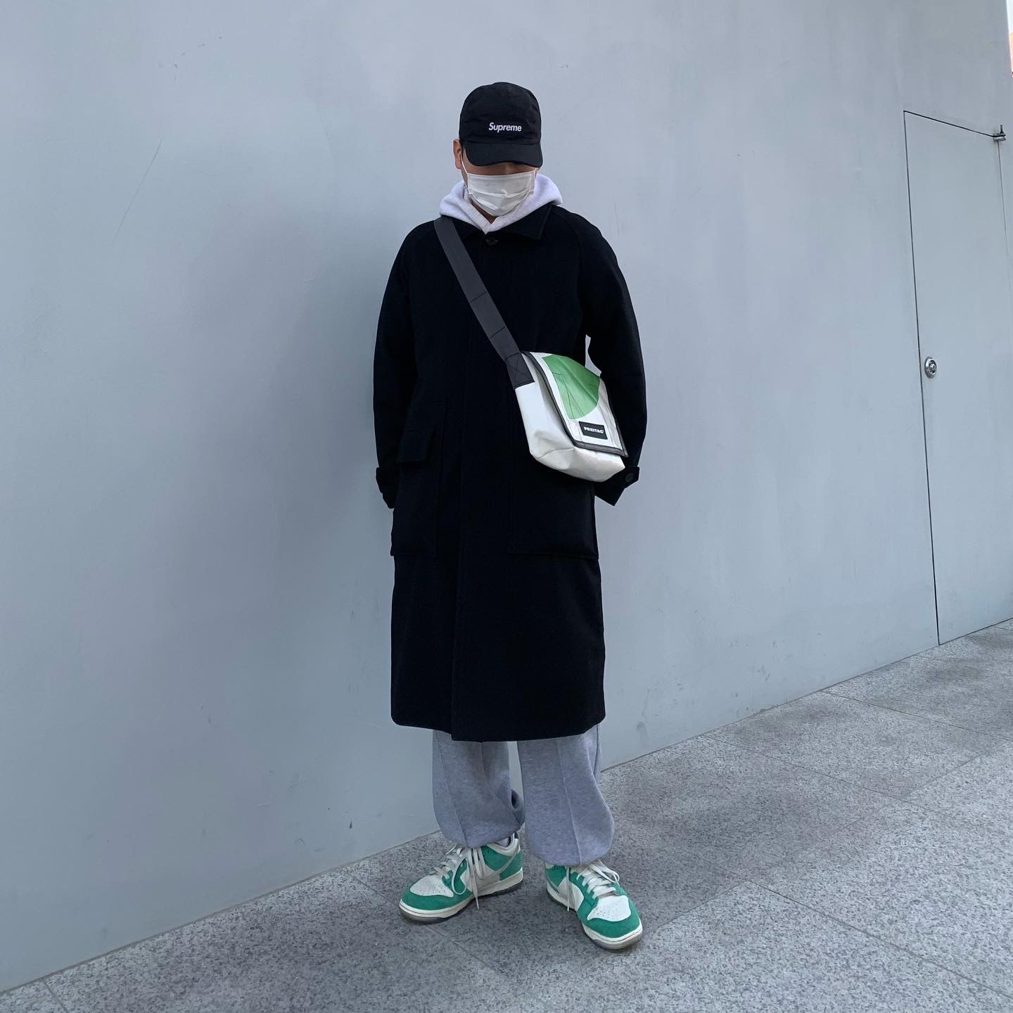 Nike x Kasina Dunk Low Road Sign - Kasina Exclusive, Supreme Waxed Cotton Camp Cap Black - 21FW 착용 스타일 - 3
