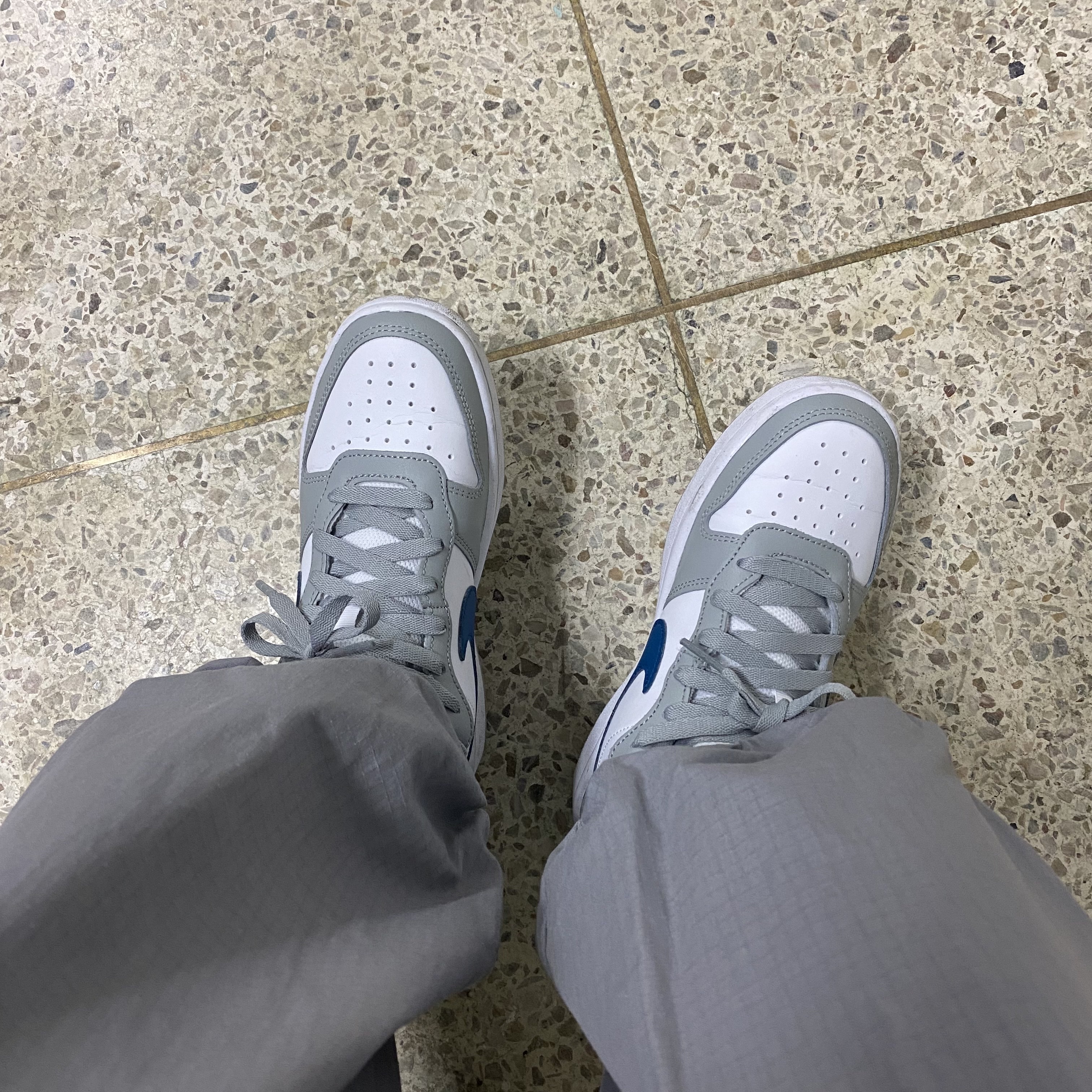 (GS) Nike Court Borough Low 2 Light Smoke Grey 착용 스타일 - 1