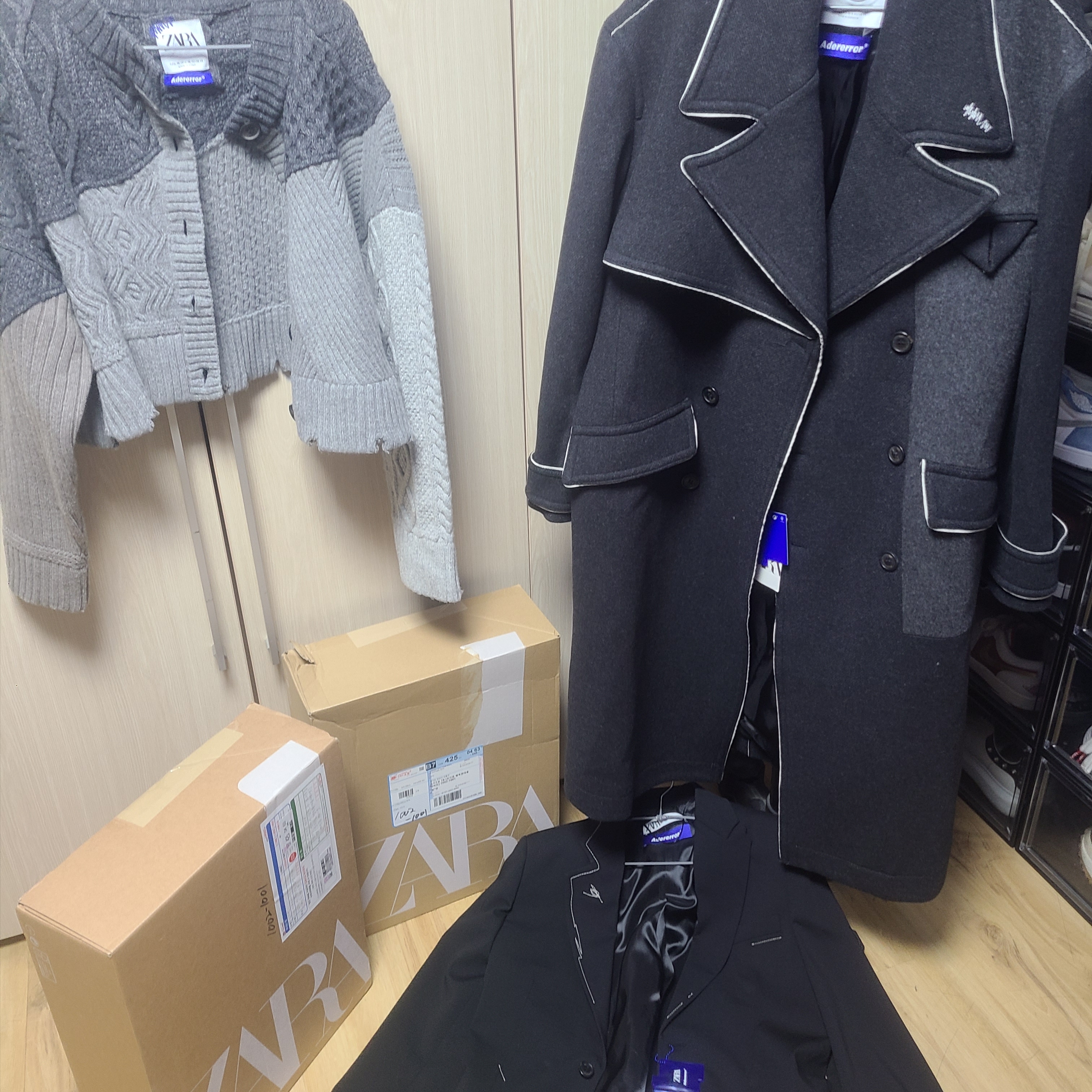 Zara x Ader Error Oversized Blazer Black, Zara x Ader Error Destroyed Crop Cardigan Blue 착용 스타일