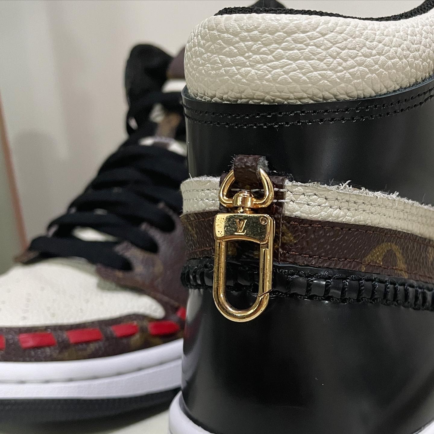 Jordan 1 Low Crimson Tint 착용 스타일 - 1