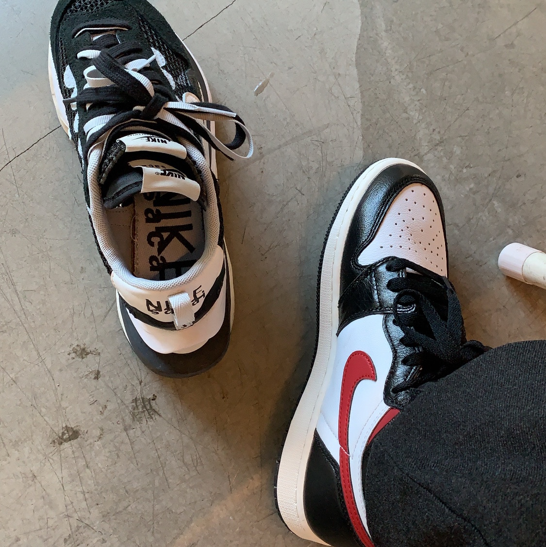 Nike x Sacai VaporWaffle Black White, Jordan 1 Retro High OG Gym Red 착용 스타일 - 3