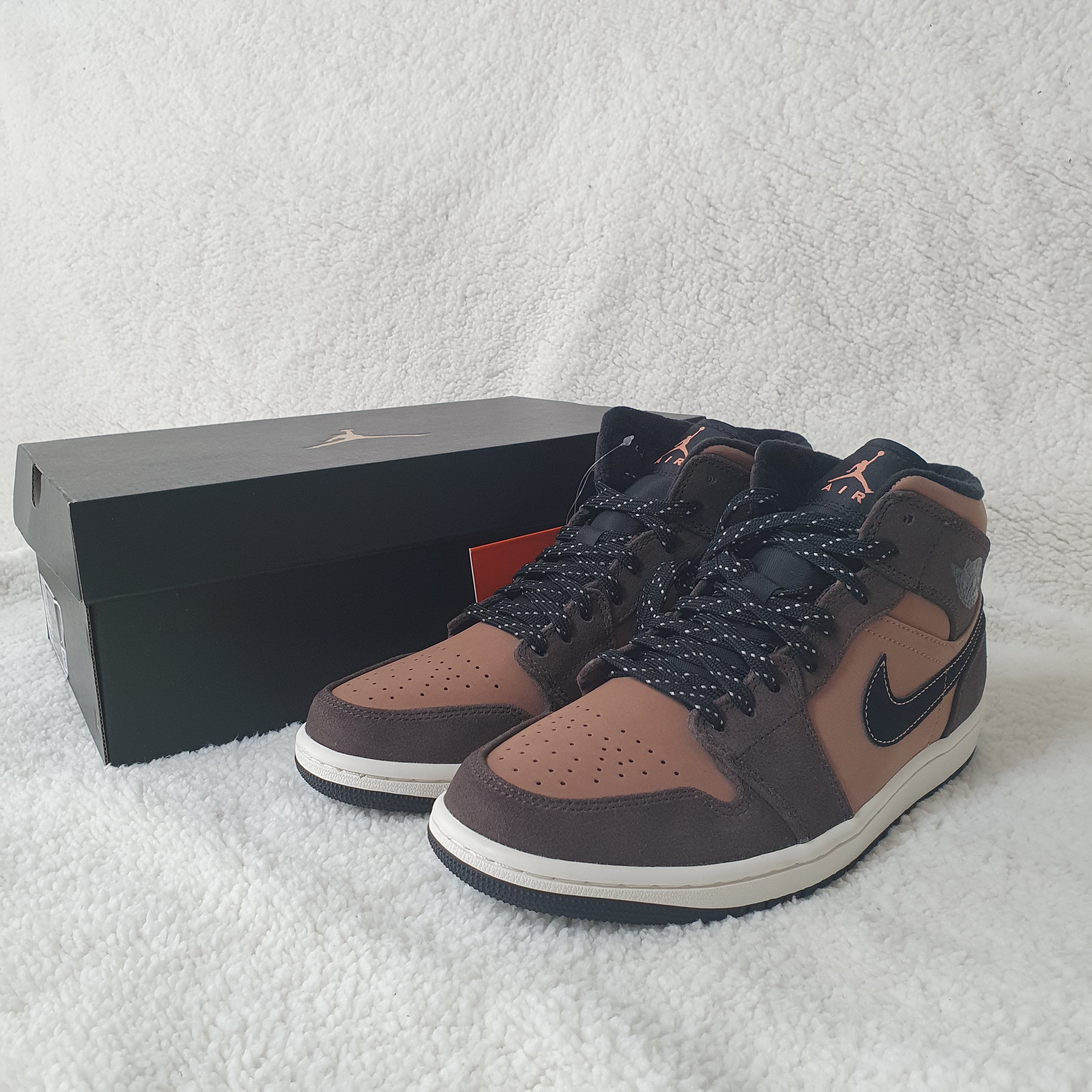Jordan 1 Mid SE Dark Chocolate 착용 스타일