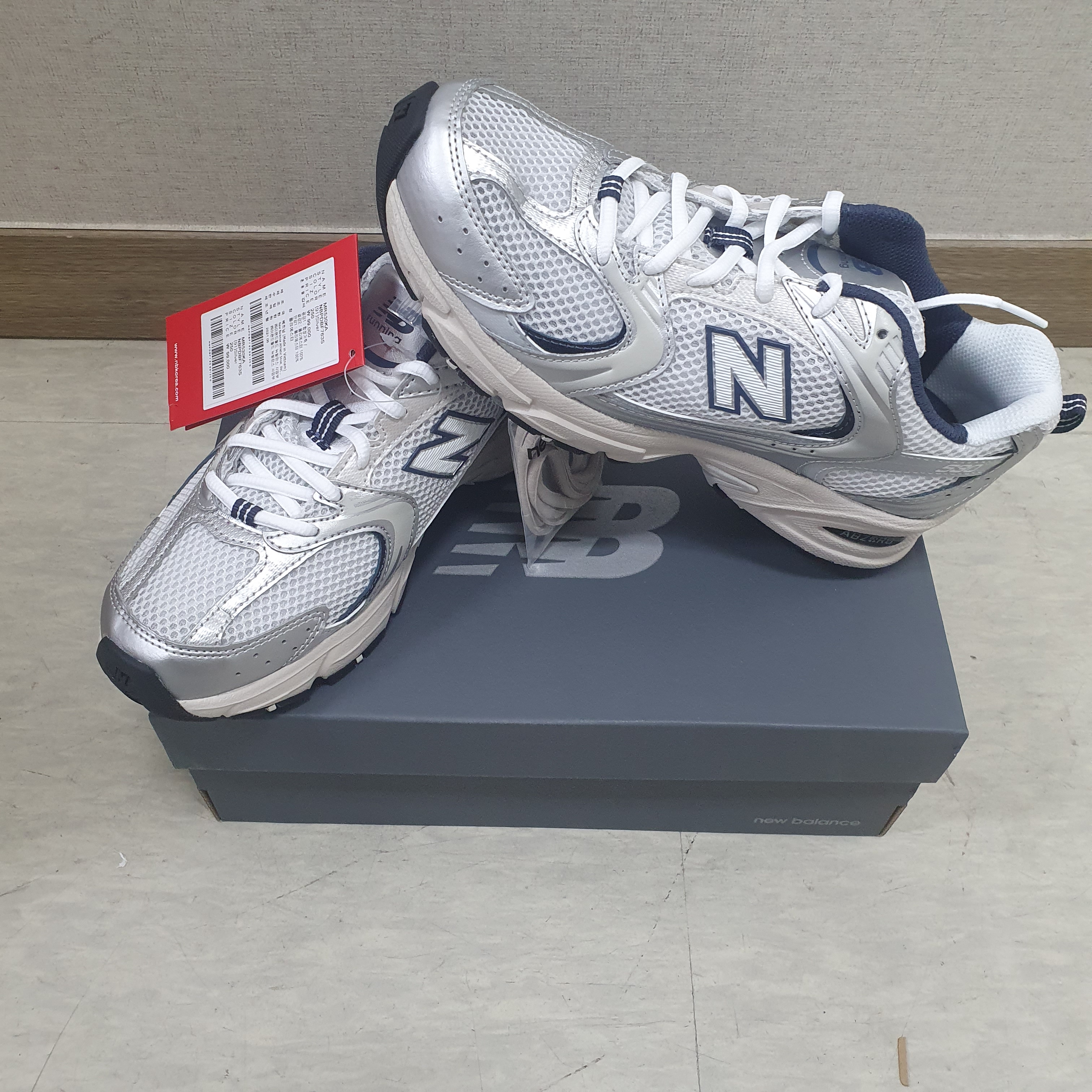 New Balance 530 Steel Grey 착용 스타일