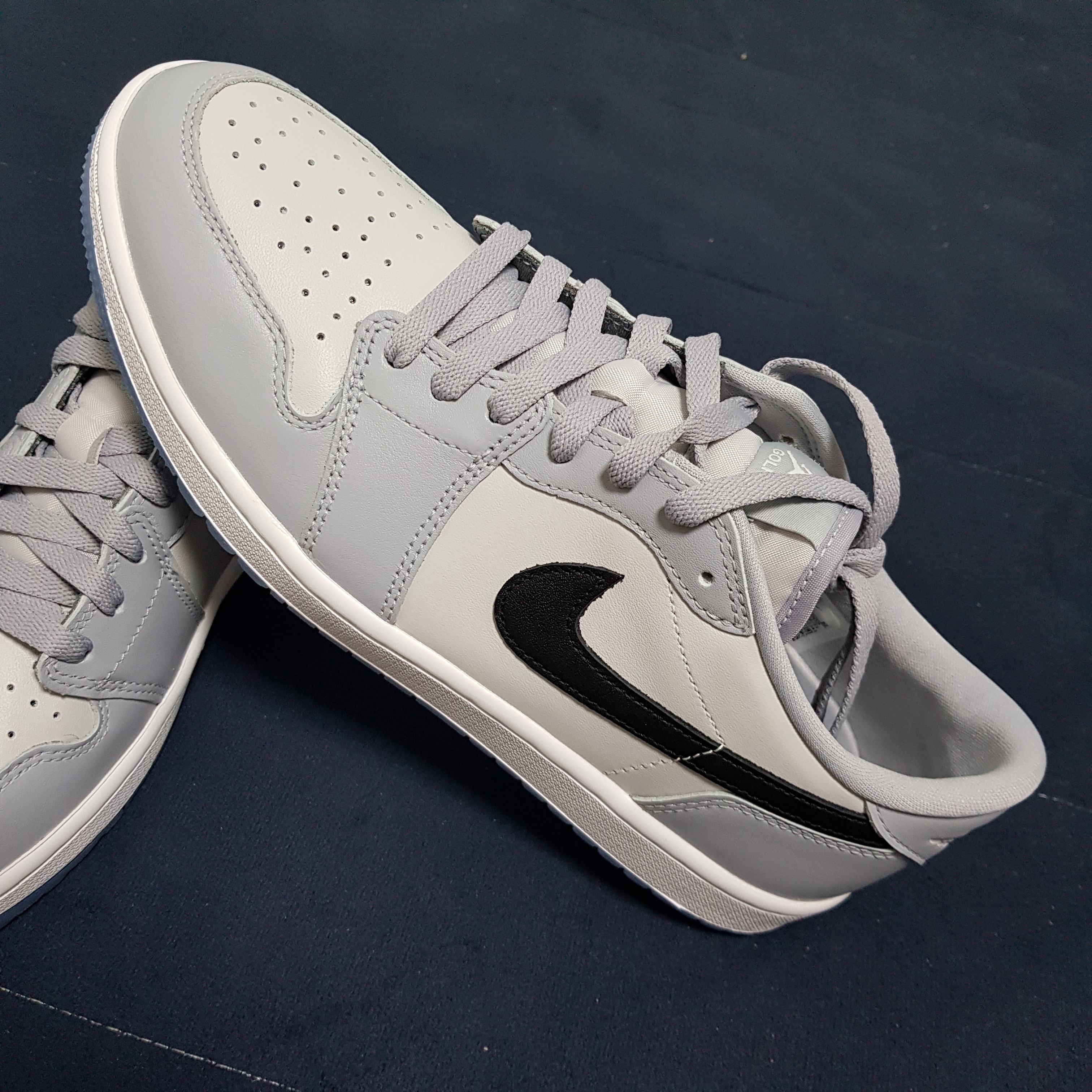 Jordan 1 Low Golf Wolf Grey 착용 스타일 - 2