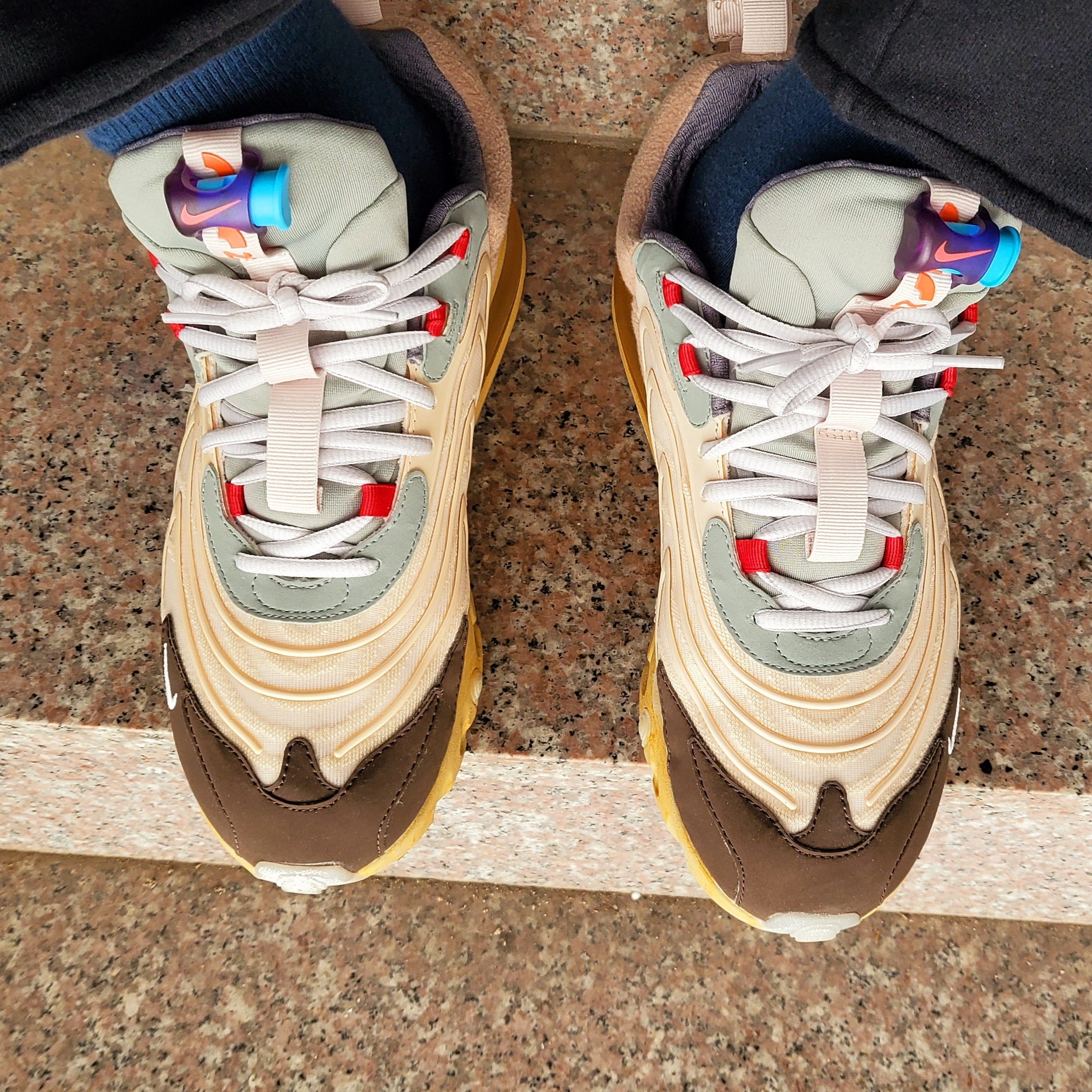 Nike x Travis Scott Air Max 270 React Cactus Trails 착용 스타일 - 5