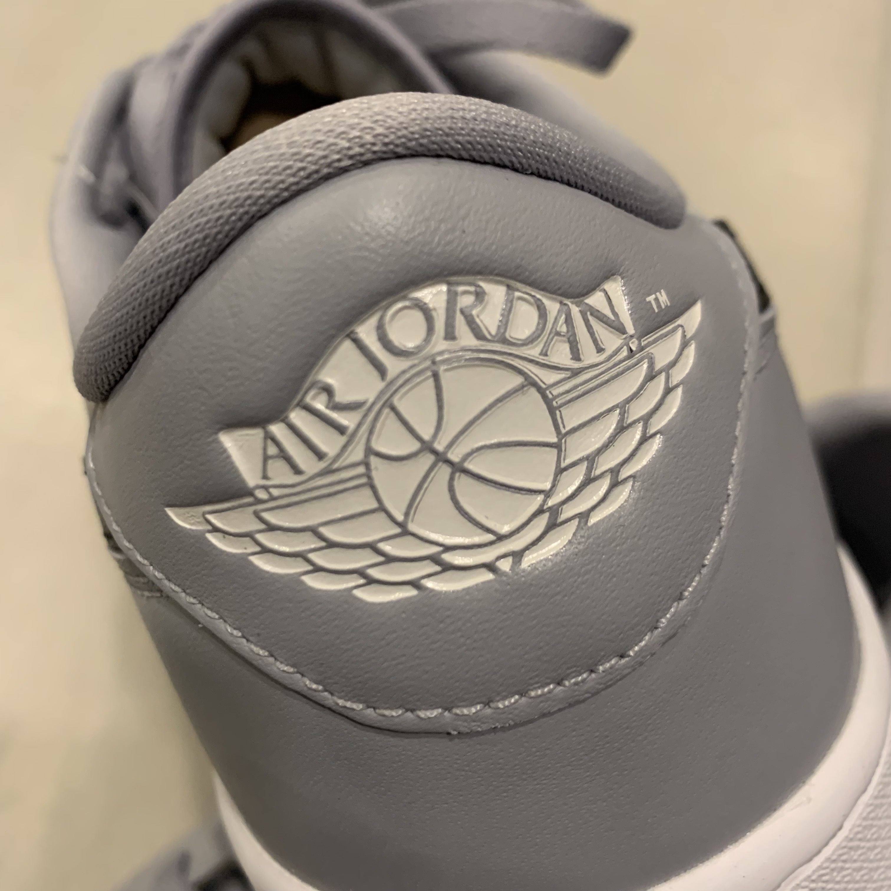 Jordan 1 Low Golf Wolf Grey 착용 스타일 - 1