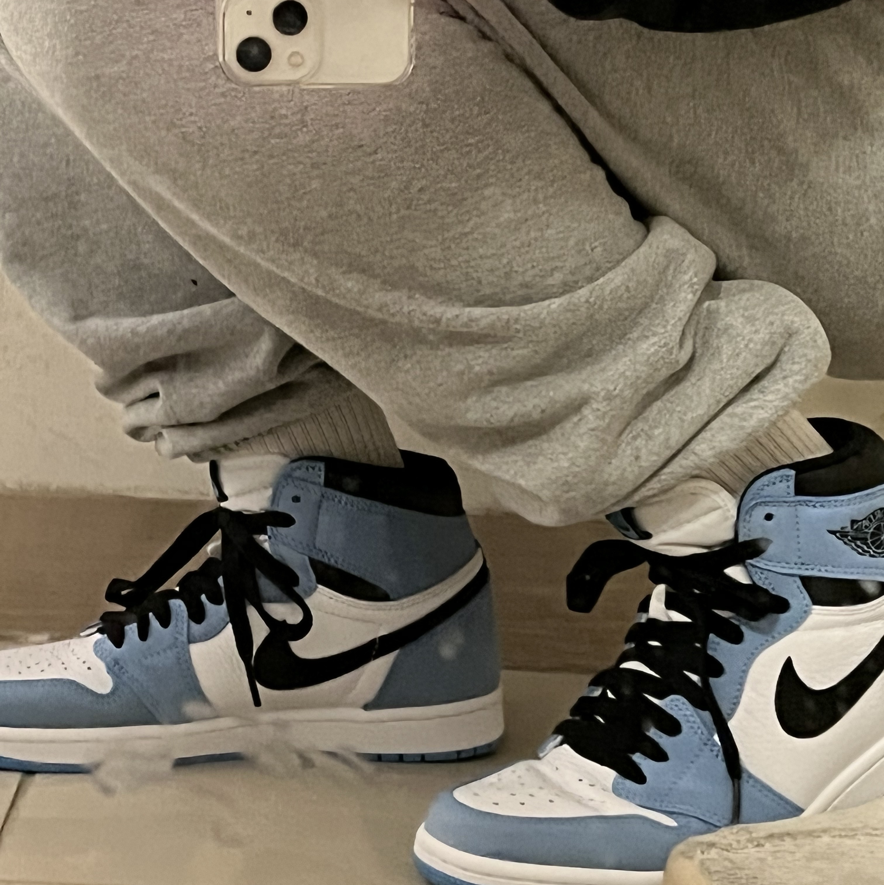 Jordan 1 Retro High OG University Blue 착용 스타일