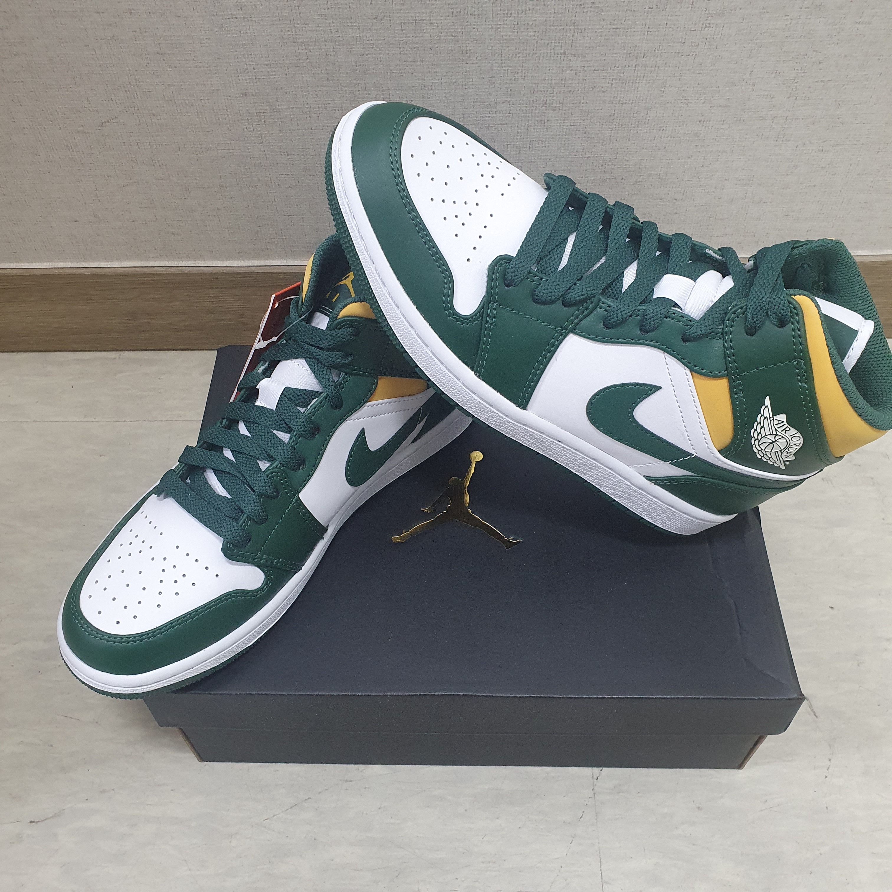 Jordan 1 Mid Sonics 2021 착용 스타일 - 1