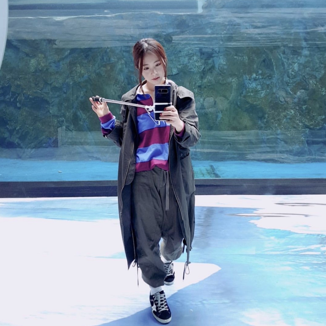 Golden Goose Superstar Black White Heel Tab Sneakers 착용 스타일