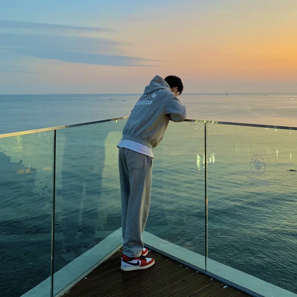 IAB Studio Hoodie Gray - 21SS, Jordan 1 KO Chicago 2021 착용 스타일 - 1