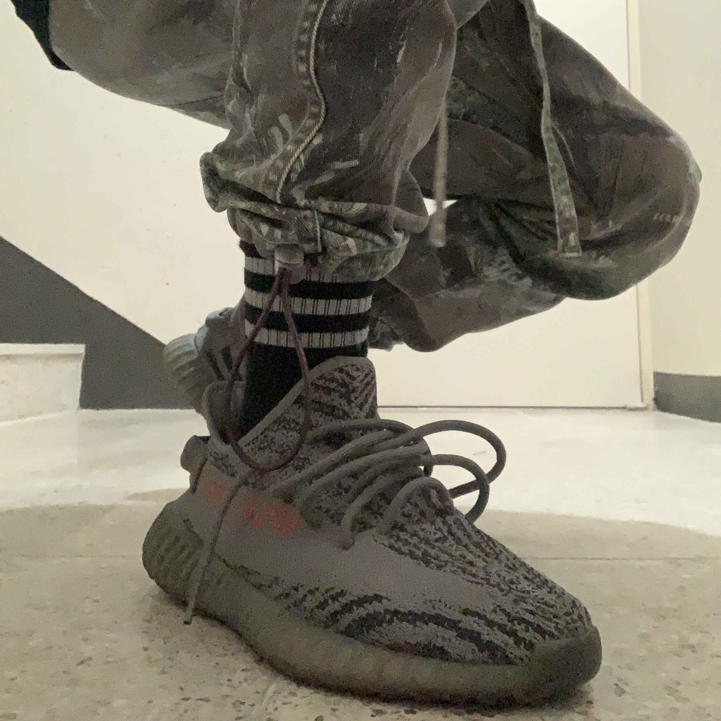 Adidas Yeezy Boost 350 V2 Beluga 2.0 착용 스타일 - 1