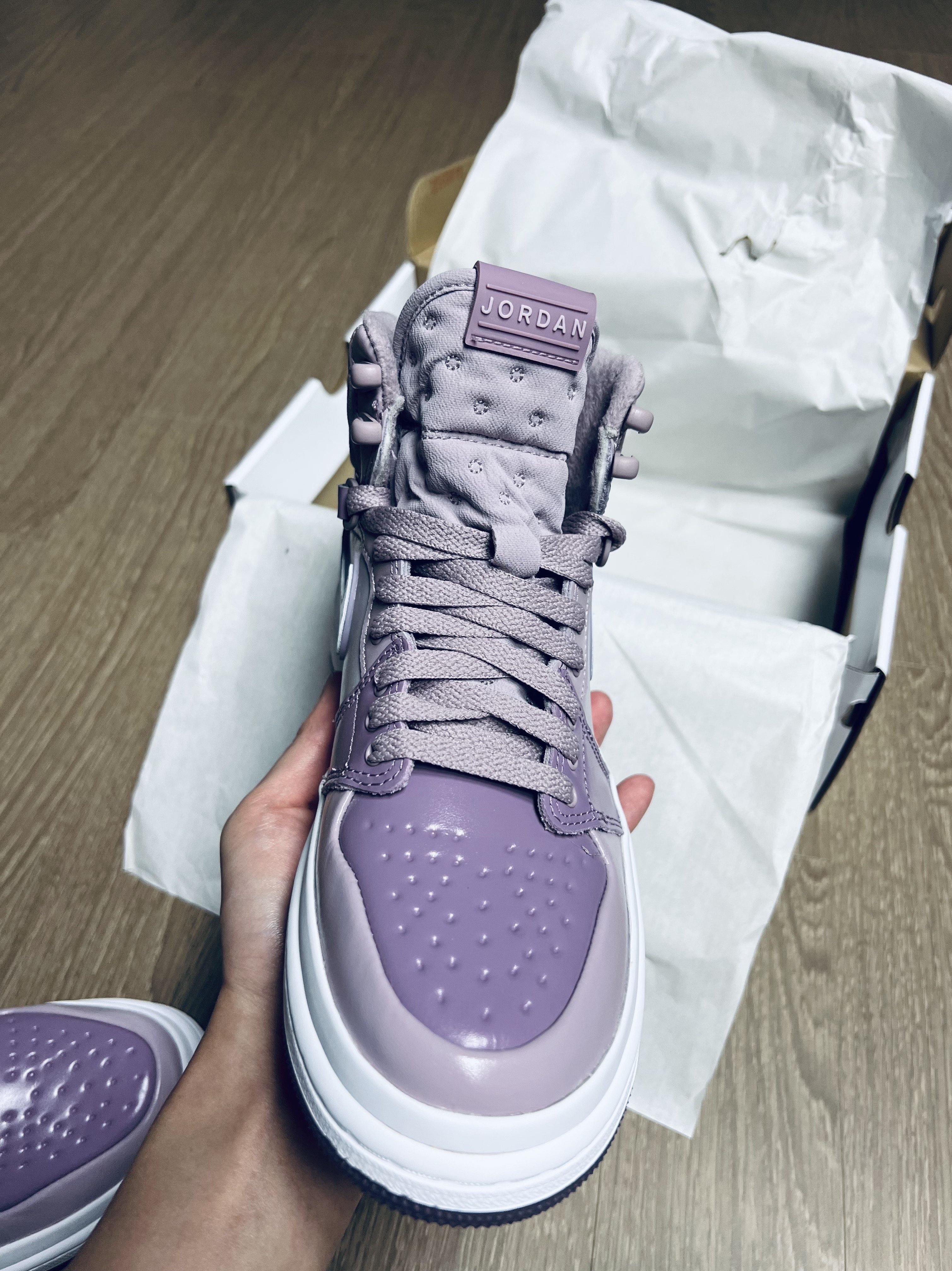(W) Jordan 1 Acclimate Plum White 착용 스타일 - 3