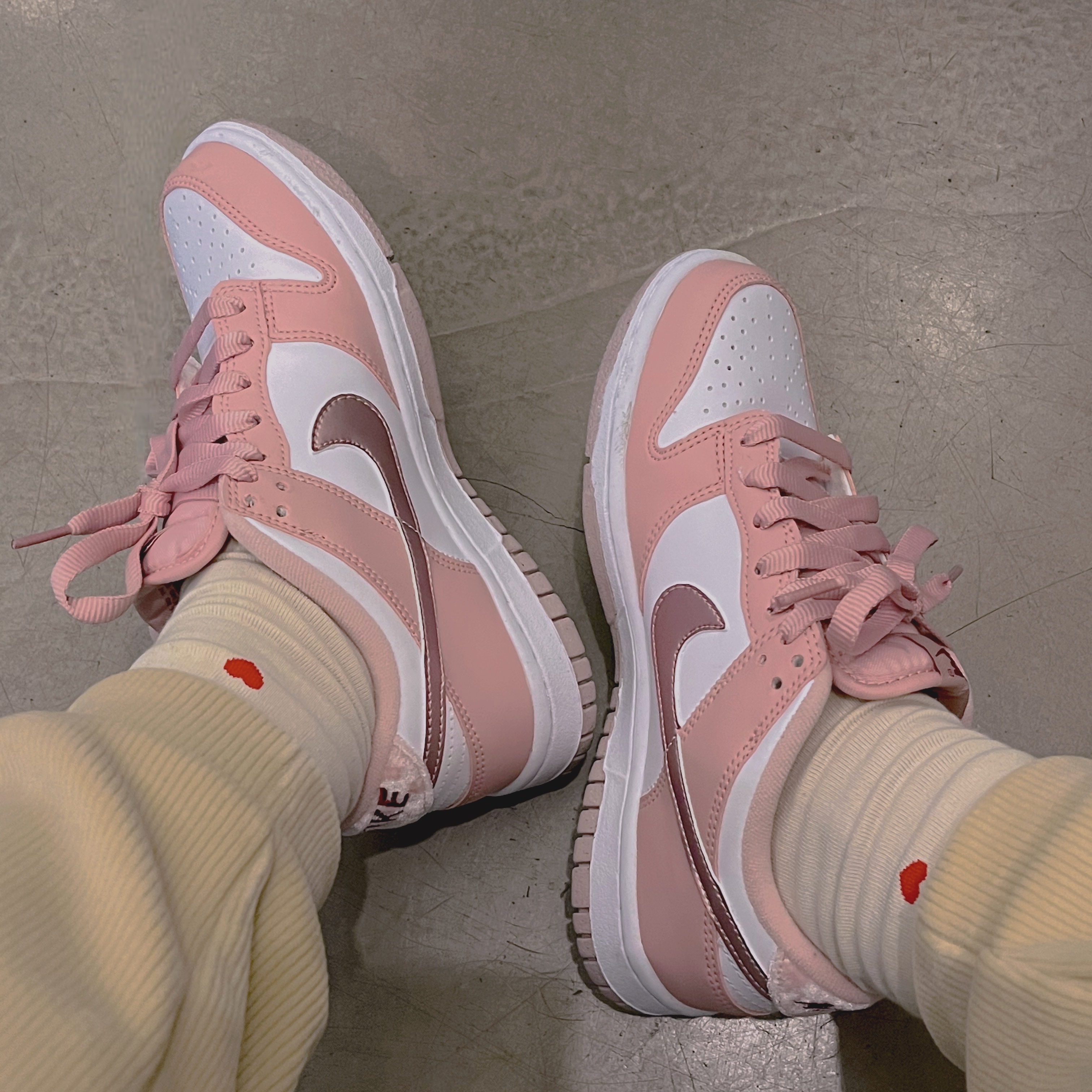 (GS) Nike Dunk Low Pink Velvet 착용 스타일