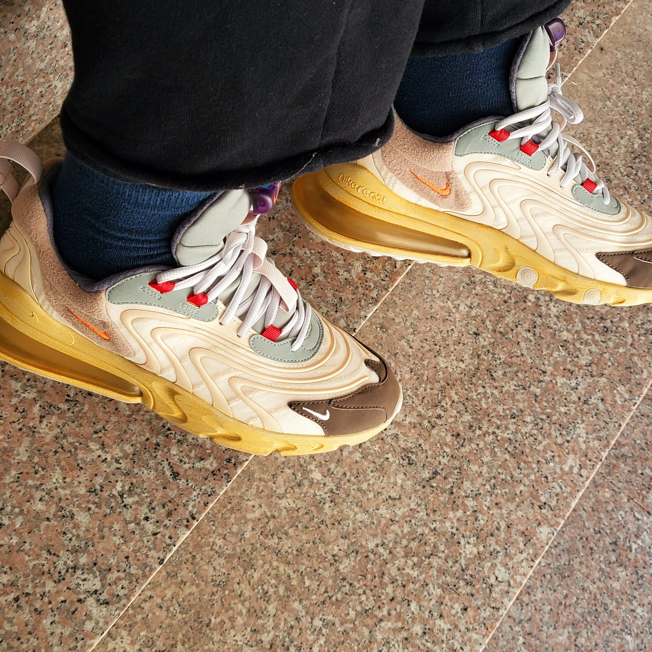 Nike x Travis Scott Air Max 270 React Cactus Trails 착용 스타일 - 4