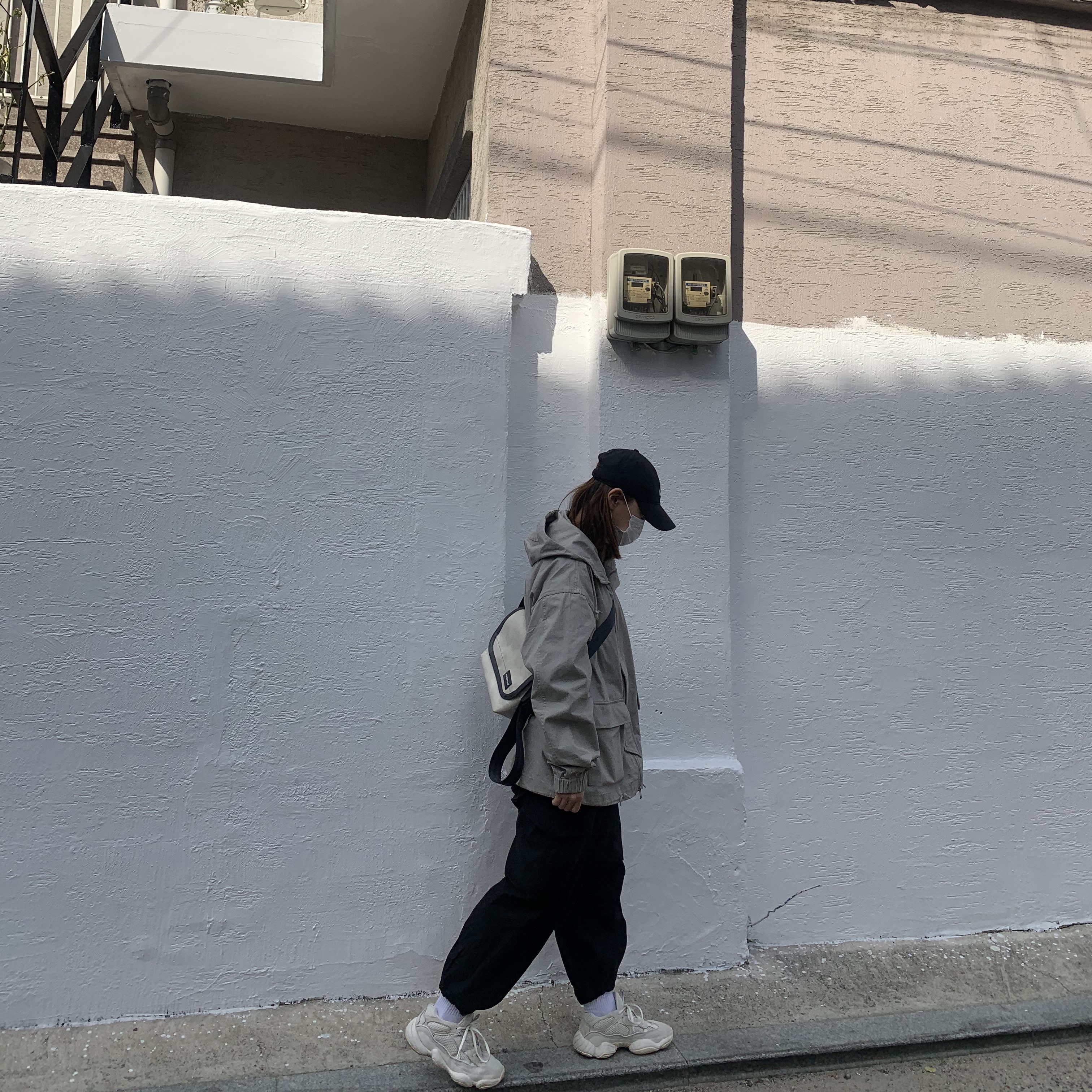 Adidas Yeezy 500 Bone White 착용 스타일 - 1