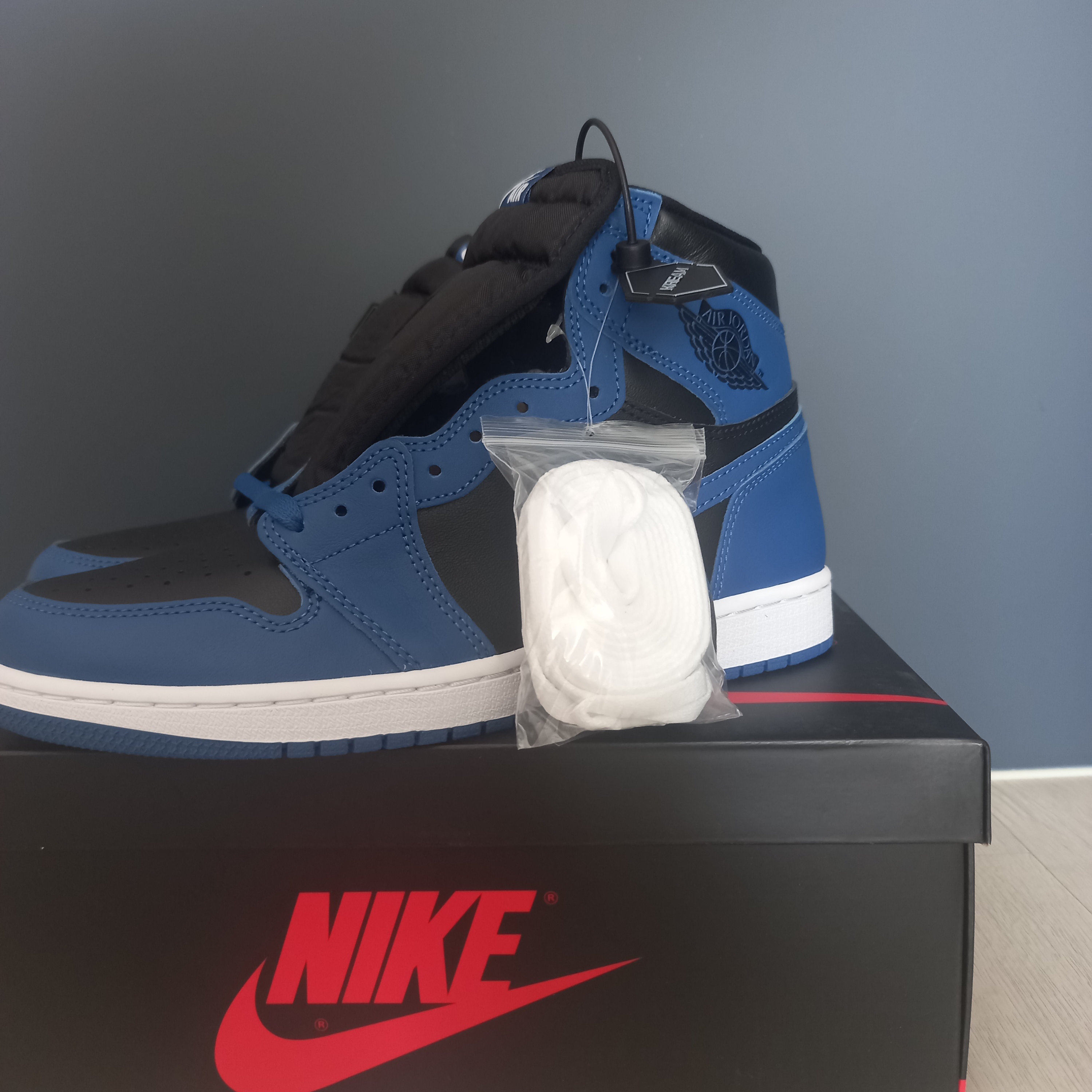 Jordan 1 Retro High OG Dark Marina Blue 착용 스타일 - 3