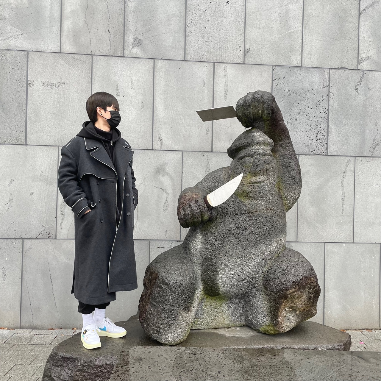 Zara x Ader Error Oversized Wool Coat Grey, Nike x Peaceminusone Kwondo1 White 착용 스타일 - 2