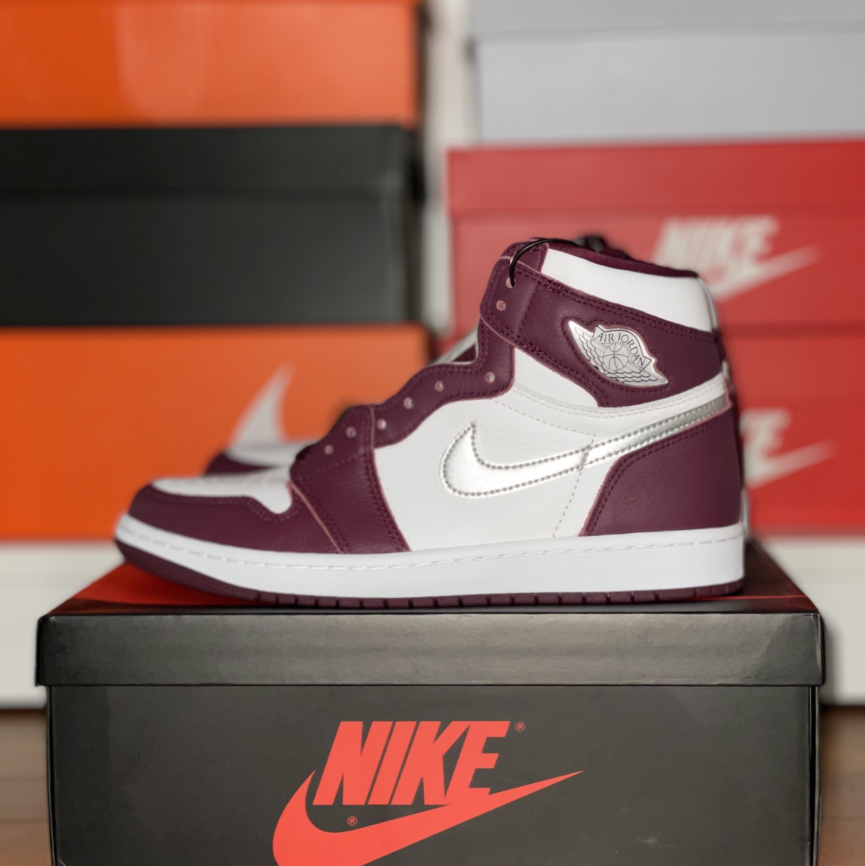 Jordan 1 Retro High OG Bordeaux 착용 스타일 - 1