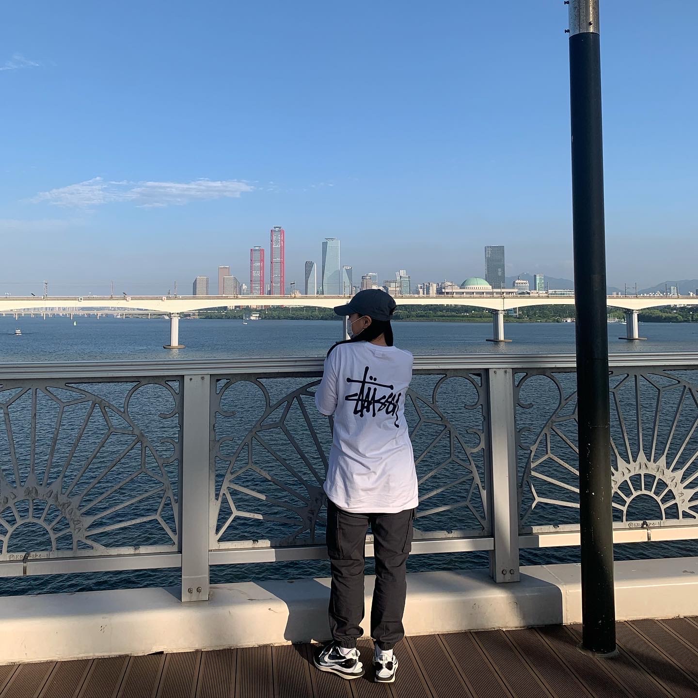 Nike x Sacai VaporWaffle Black White, Stussy Basic Stussy T-Shirt White 2021 착용 스타일 - 3