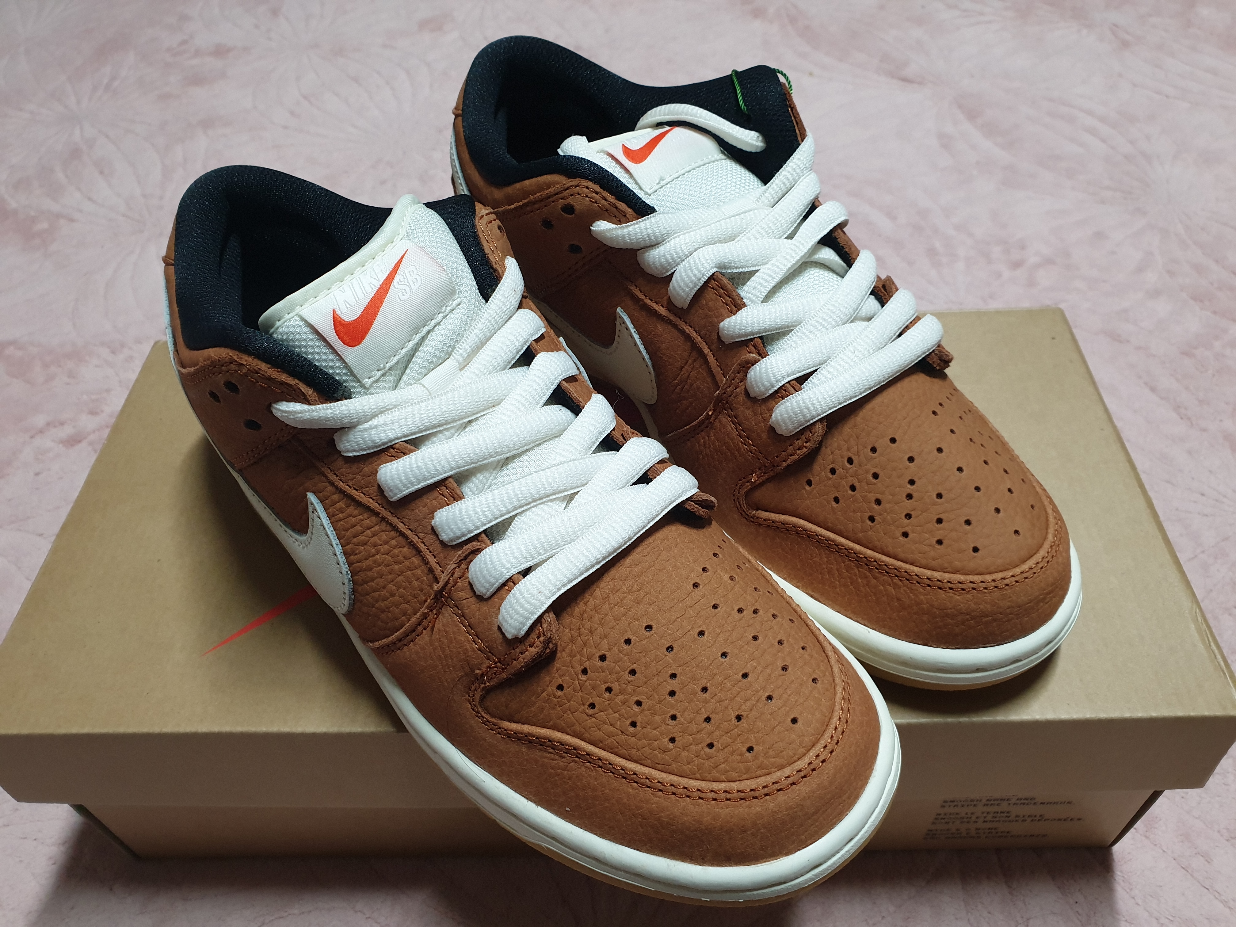 Nike SB Dunk Low Pro Dark Russet 착용 스타일