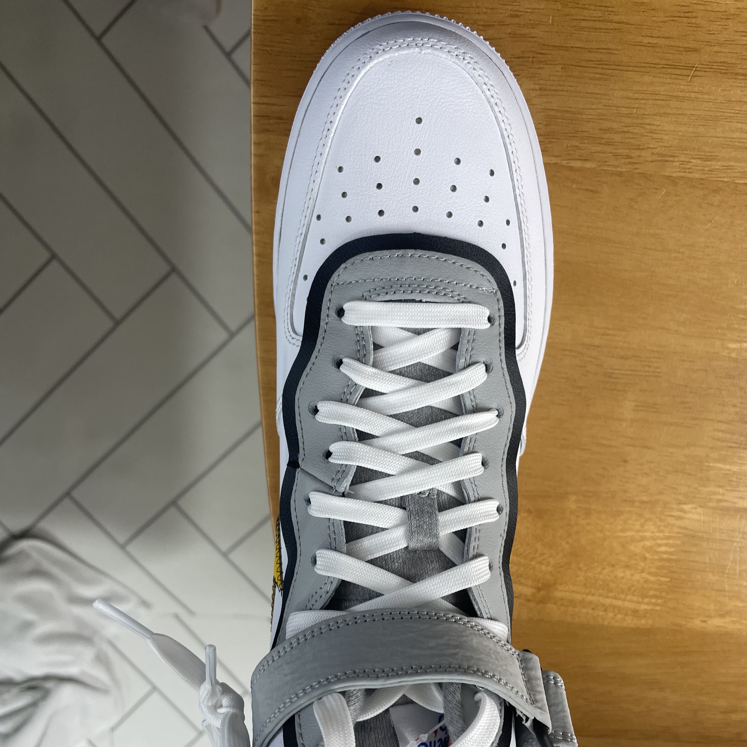 Nike Air Force 1 Mid '07 LV8 Athletic Club White Dark Sulfur 착용 스타일 - 1