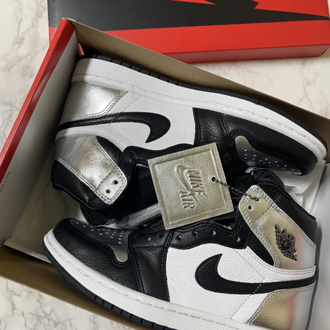 (W) Jordan 1 Retro High OG Silver Toe 착용 스타일