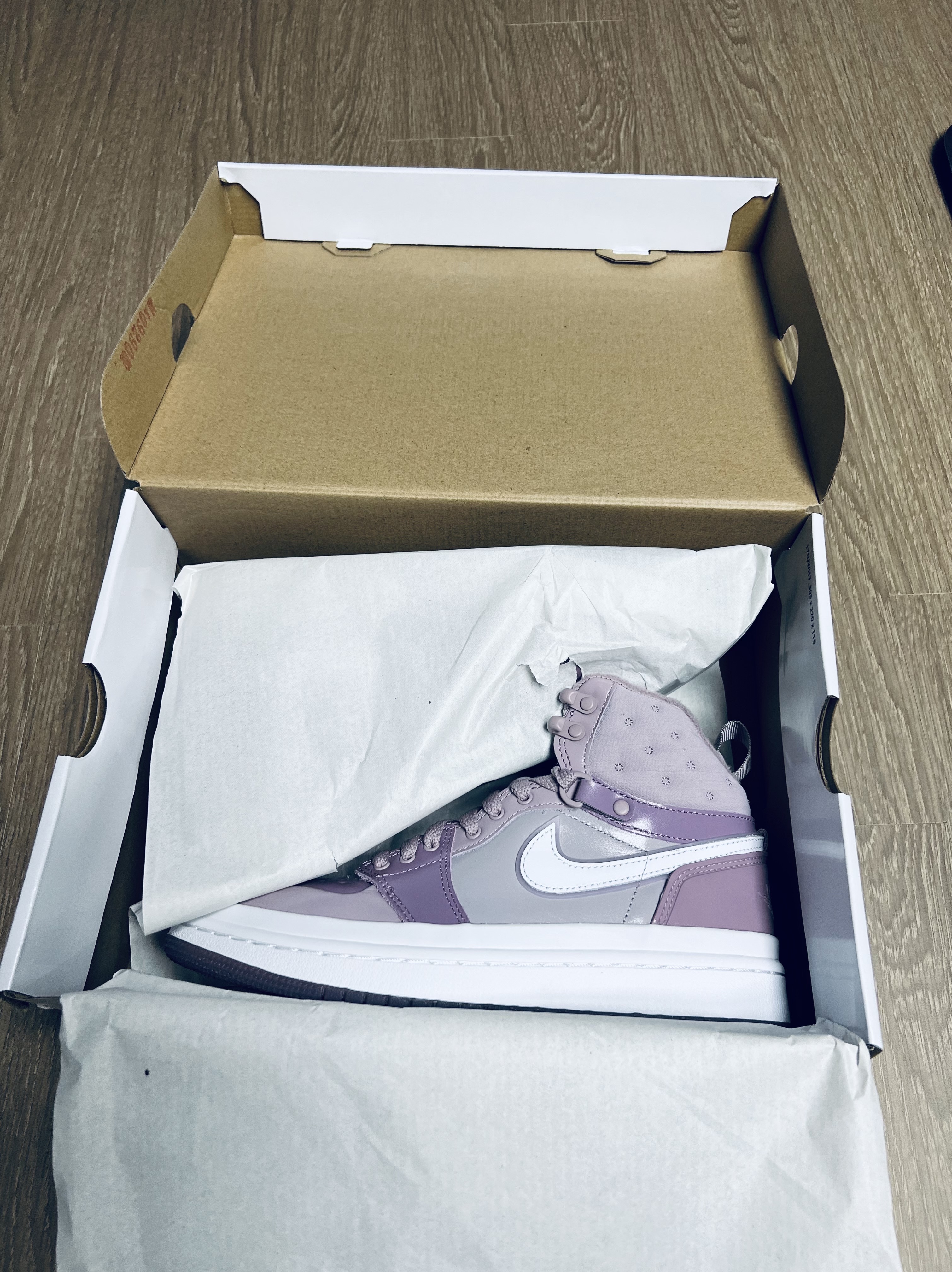 (W) Jordan 1 Acclimate Plum White 착용 스타일 - 2